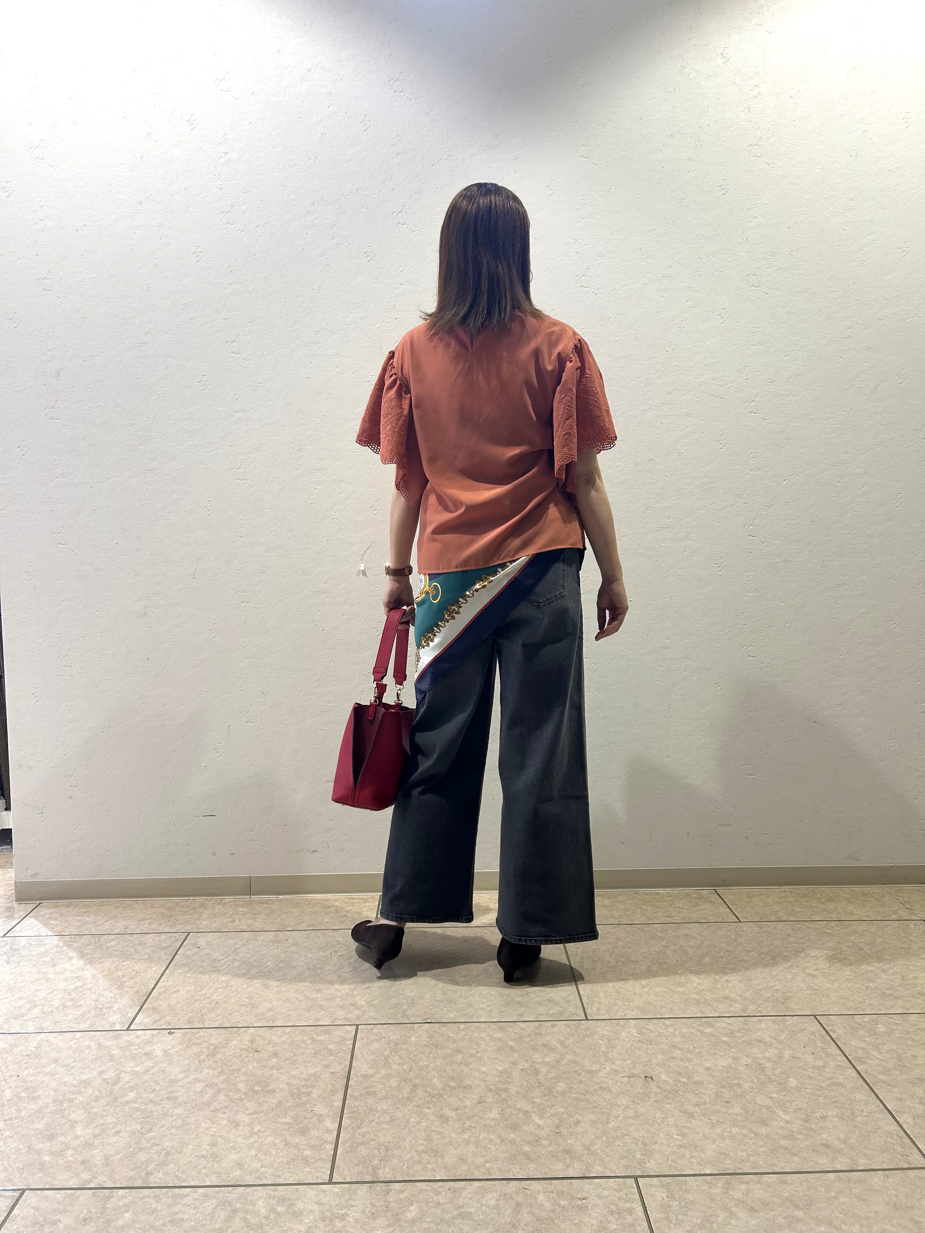 hiroeさんの「Reflect｜【通勤◎】スカラップレーススリーブ ブラウス」を使ったコーディネート