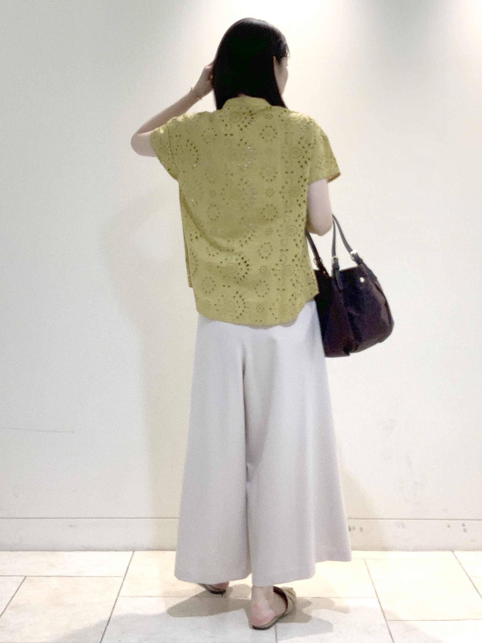 ヤマグチさんの「Reflect｜【通勤◎】カットワーク刺繍レース シャツブラウス」を使ったコーディネート