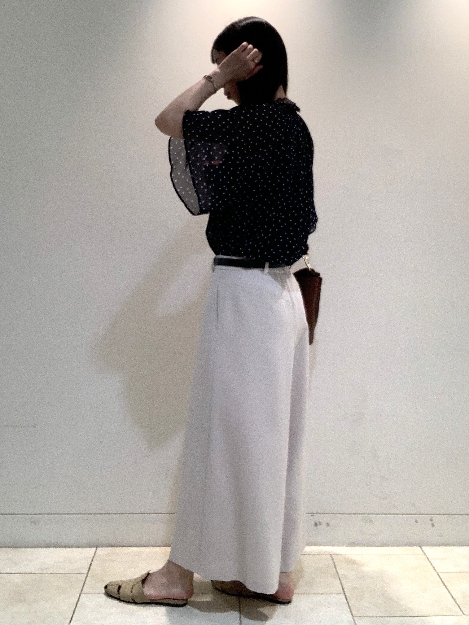 ヤマグチさんの「Reflect｜【セットアップ／手洗い可】ドット柄シアーブラウス」を使ったコーディネート