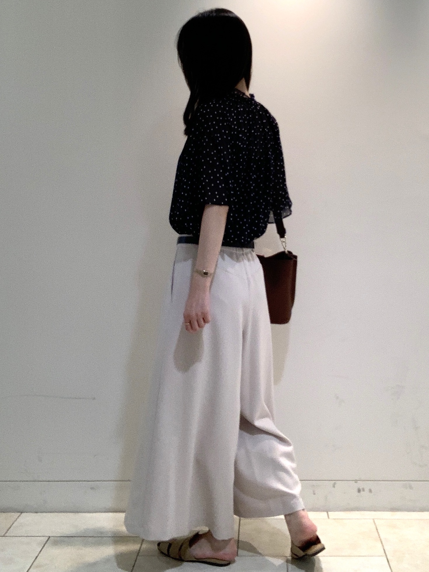 ヤマグチさんの「Reflect｜【セットアップ／手洗い可】ドット柄シアーブラウス」を使ったコーディネート