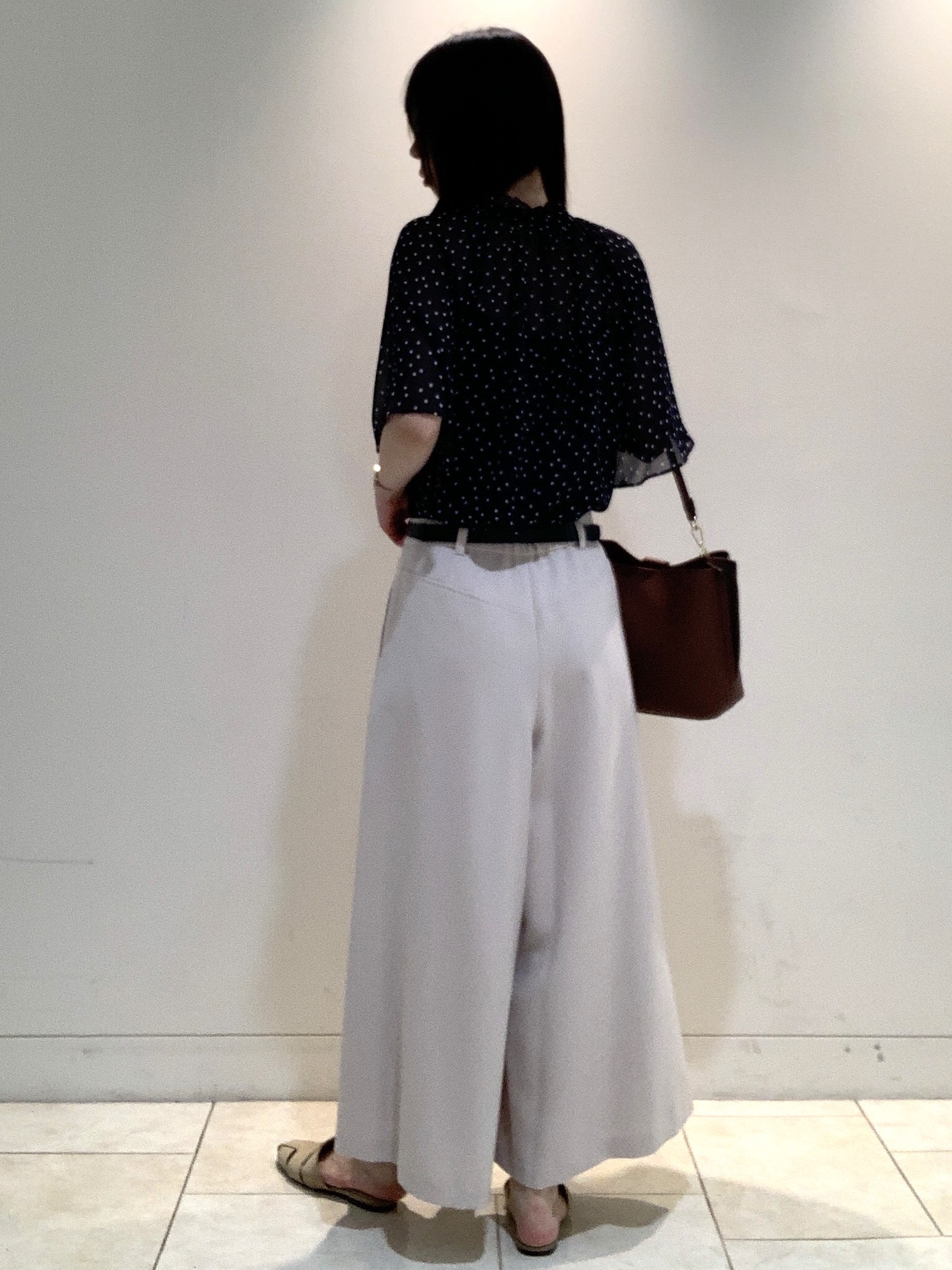 ヤマグチさんの「Reflect｜【セットアップ／手洗い可】ドット柄シアーブラウス」を使ったコーディネート