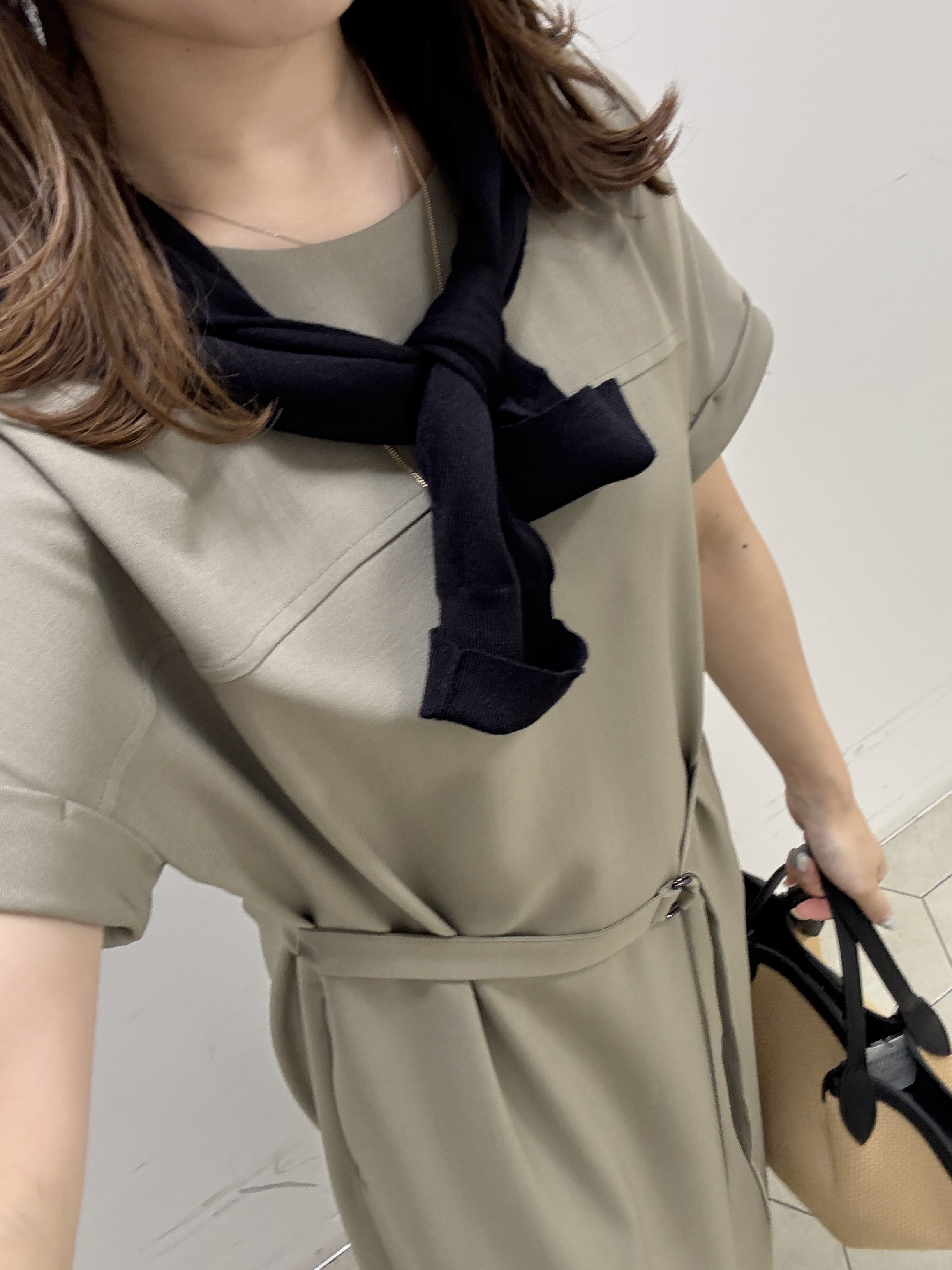 kahoさんの「INDIVI｜【華奢見え】ベルト付きナローワンピース」を使ったコーディネート