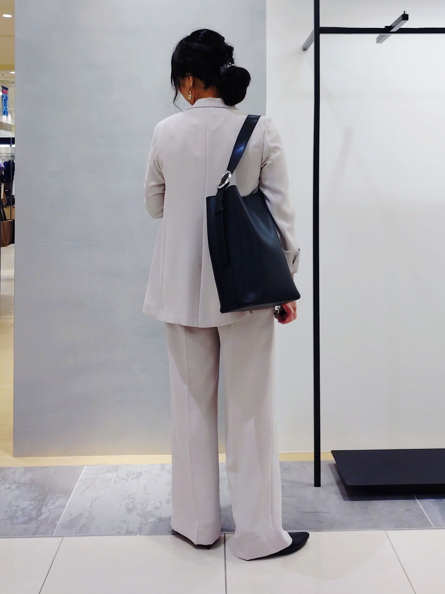 TOMOMIさんの「INDIVI｜【洗える／多機能／SETUP可】着る日傘ダブルジャケット」を使ったコーディネート