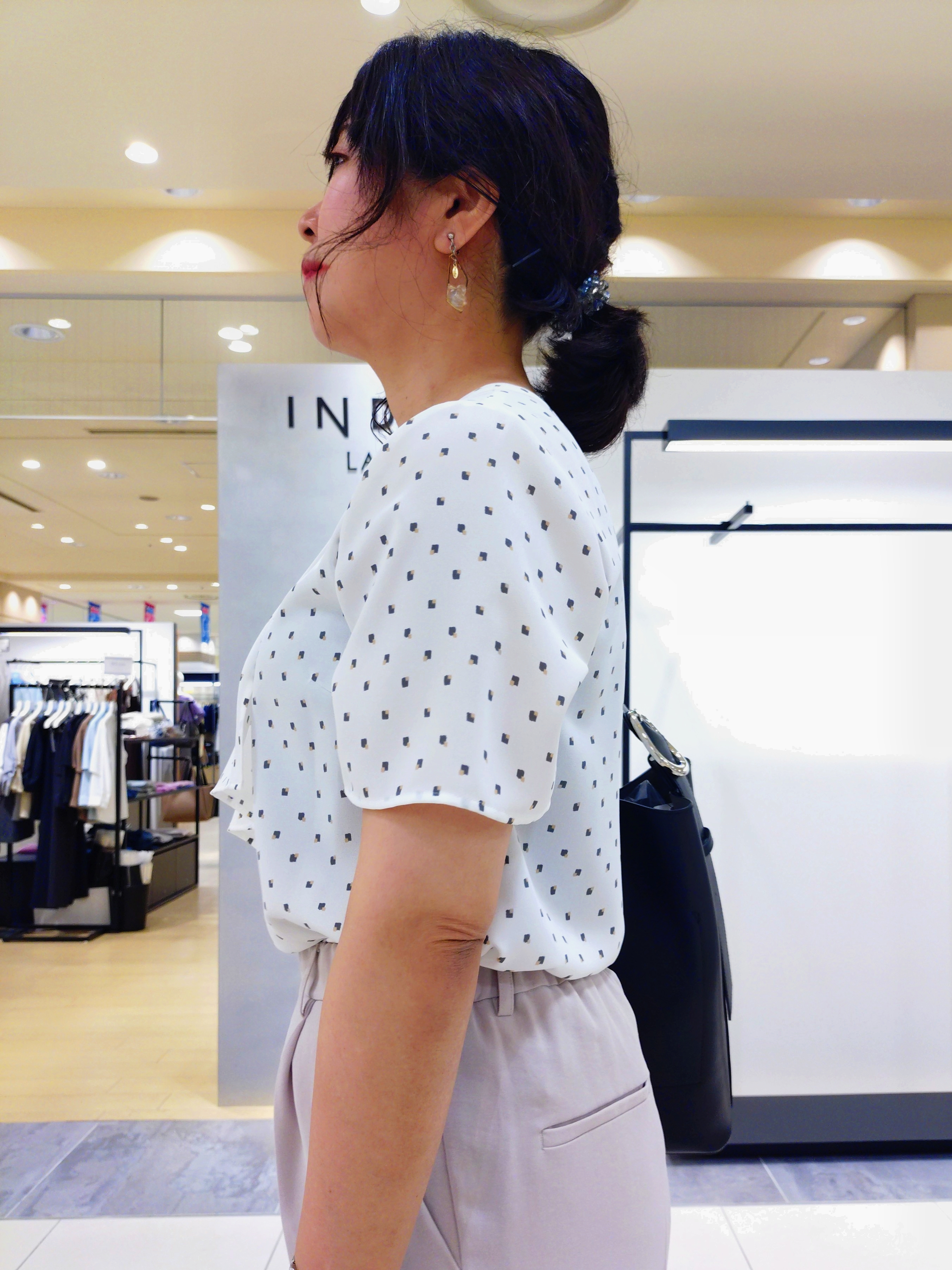 TOMOMIさんの「INDIVI｜【洗える／多機能／SETUP可】着る日傘ダブルジャケット」を使ったコーディネート