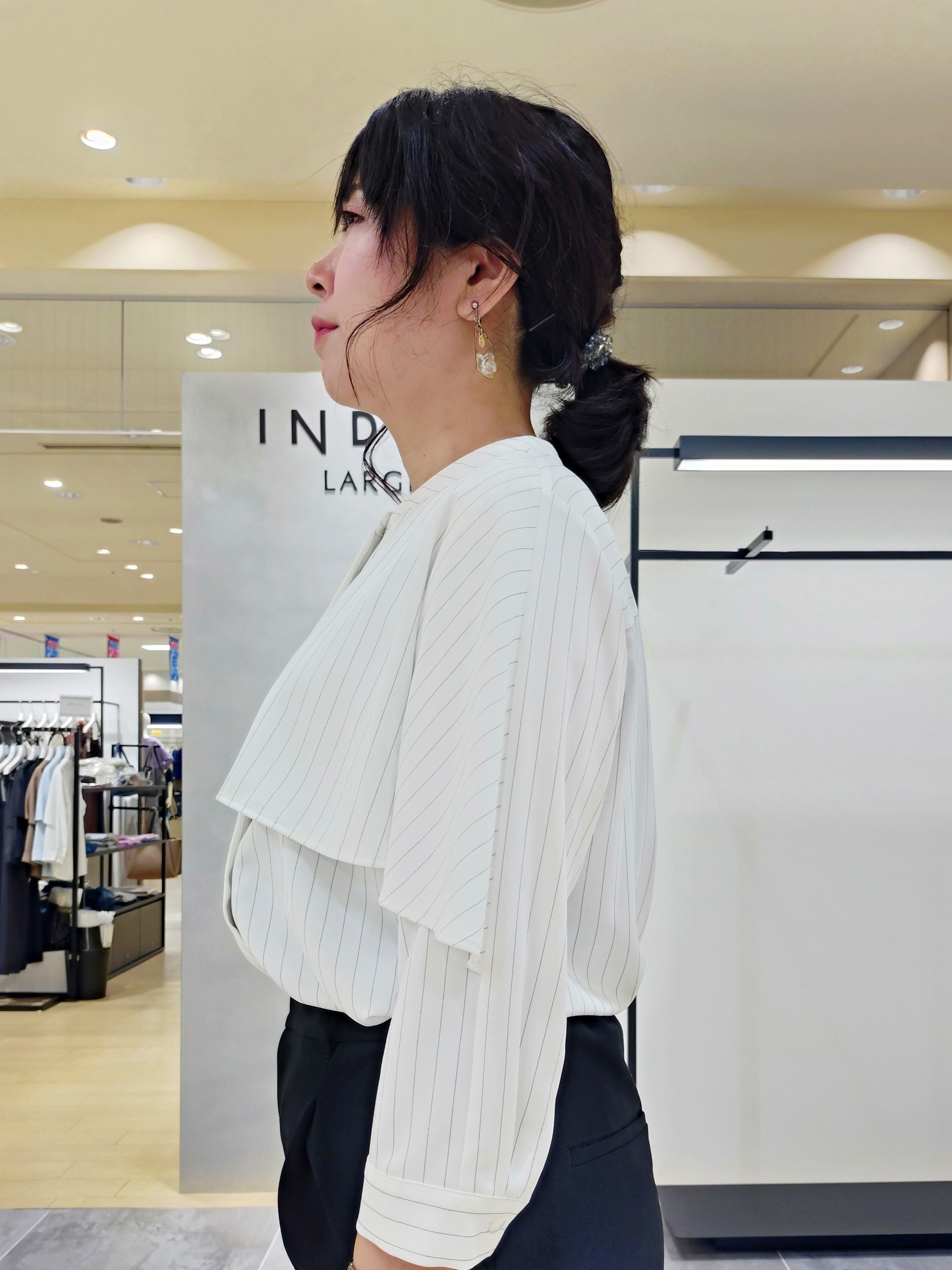 TOMOMIさんの「INDIVI｜【定番スーツ／UVケア／洗える】ウール調テーラードジャケット」を使ったコーディネート