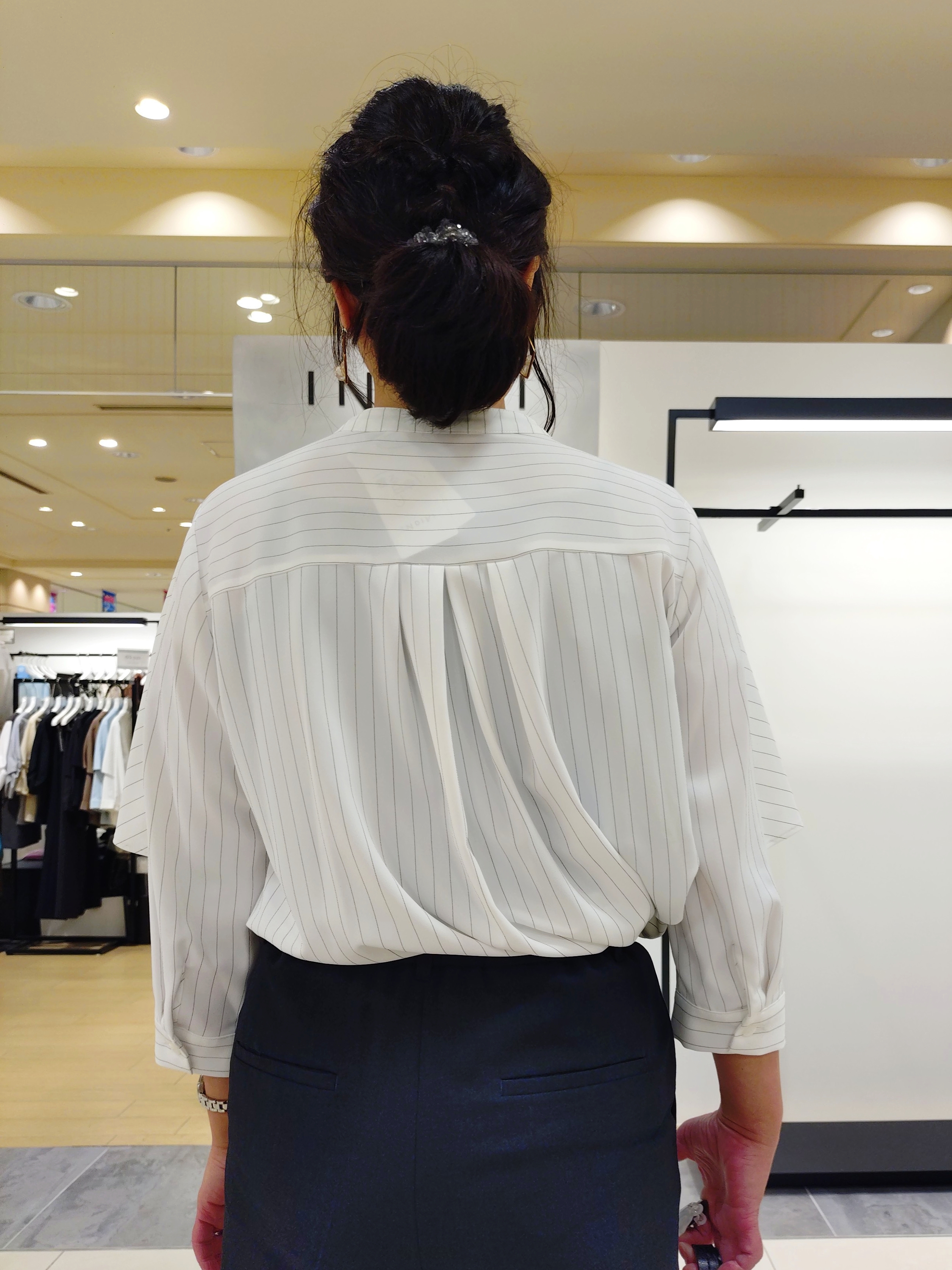 TOMOMIさんの「INDIVI｜【定番スーツ／UVケア／洗える】ウール調テーラードジャケット」を使ったコーディネート