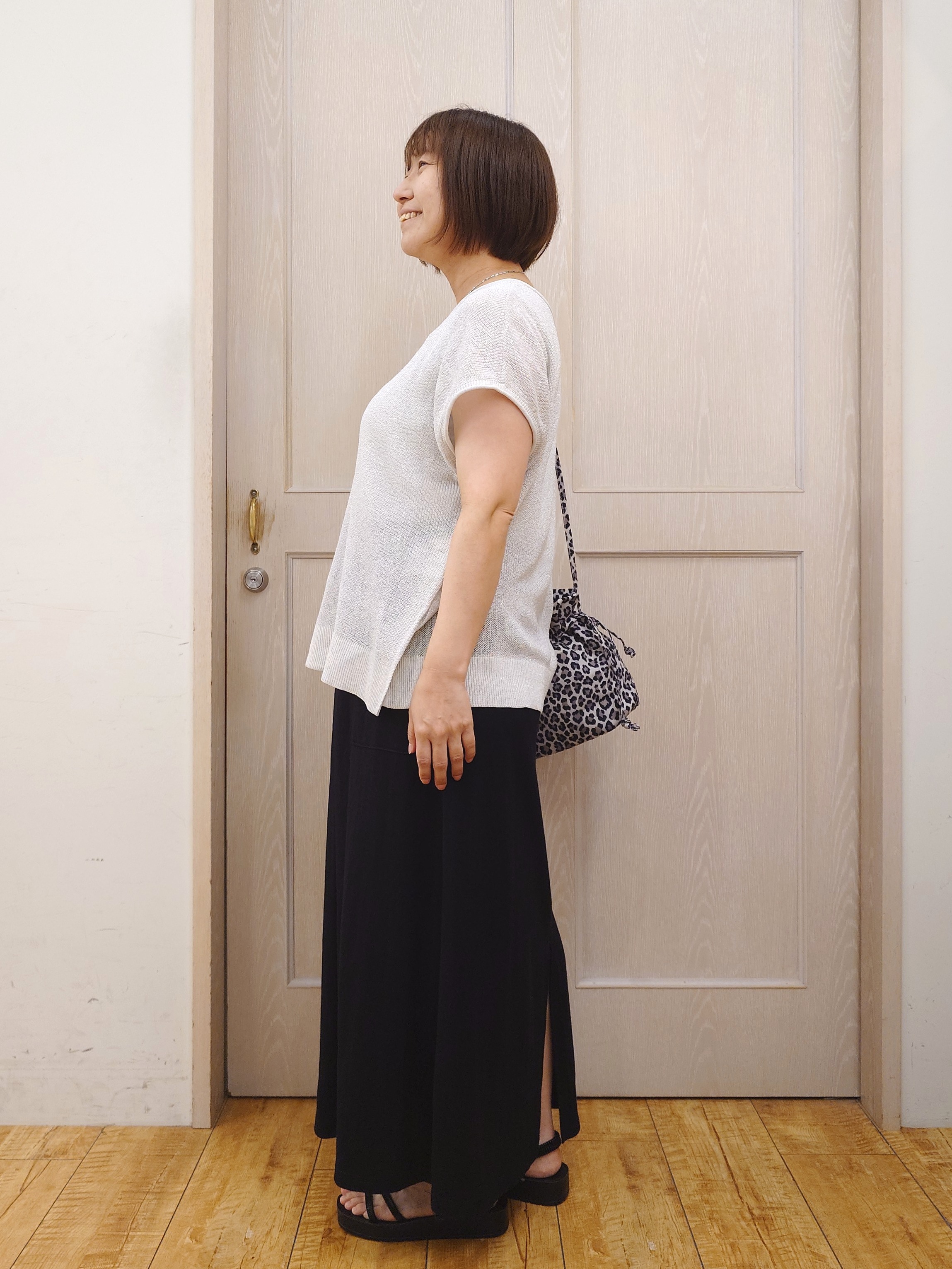 とろろさんの「SHOO･LA･RUE｜【2点セット/前後2WAY/洗濯機可/S-LL】体型カバーも叶う ラメ畦ニット+タンクトップ」を使ったコーディネート
