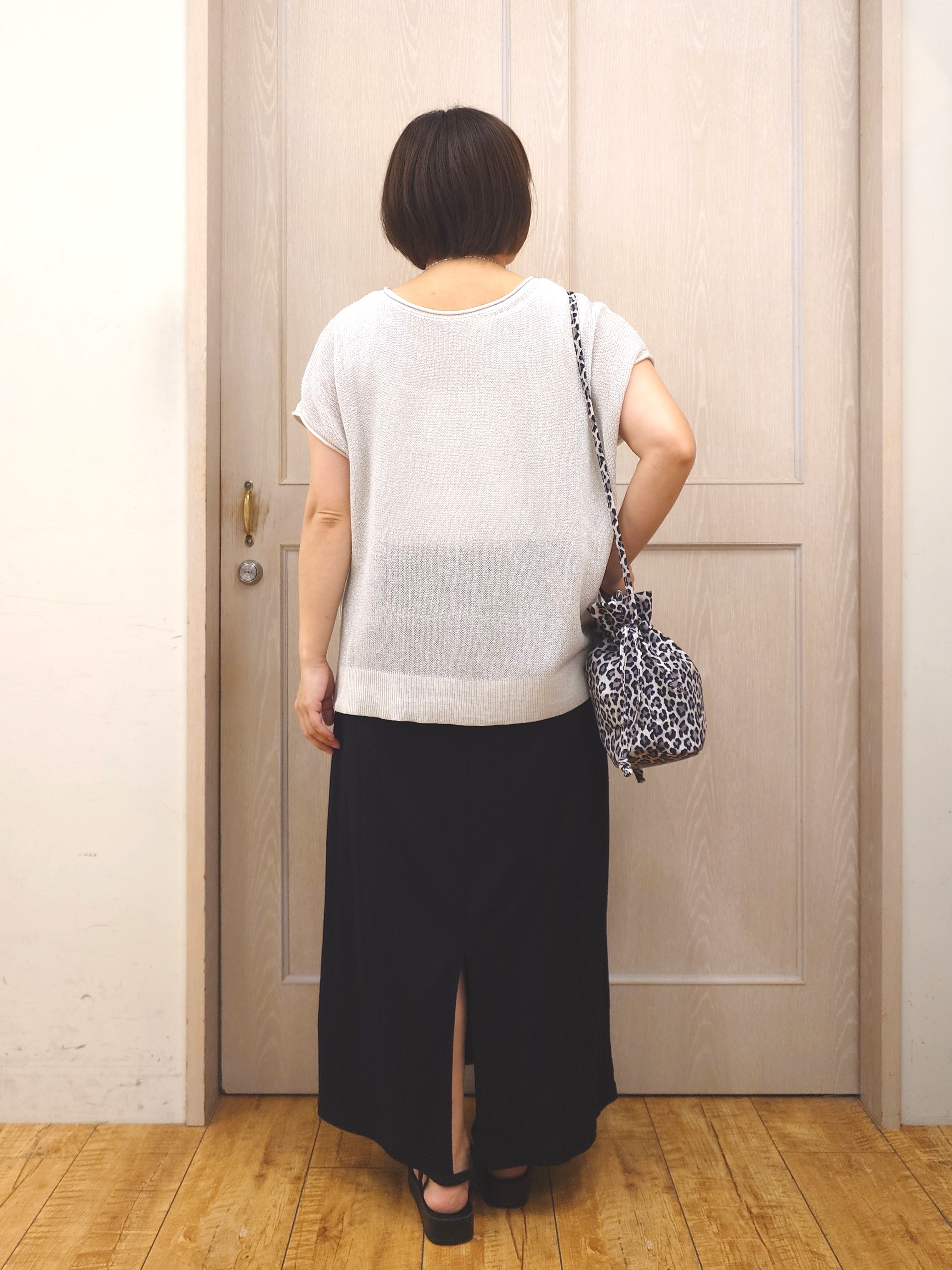 とろろさんの「SHOO･LA･RUE｜【2点セット/前後2WAY/洗濯機可/S-LL】体型カバーも叶う ラメ畦ニット+タンクトップ」を使ったコーディネート