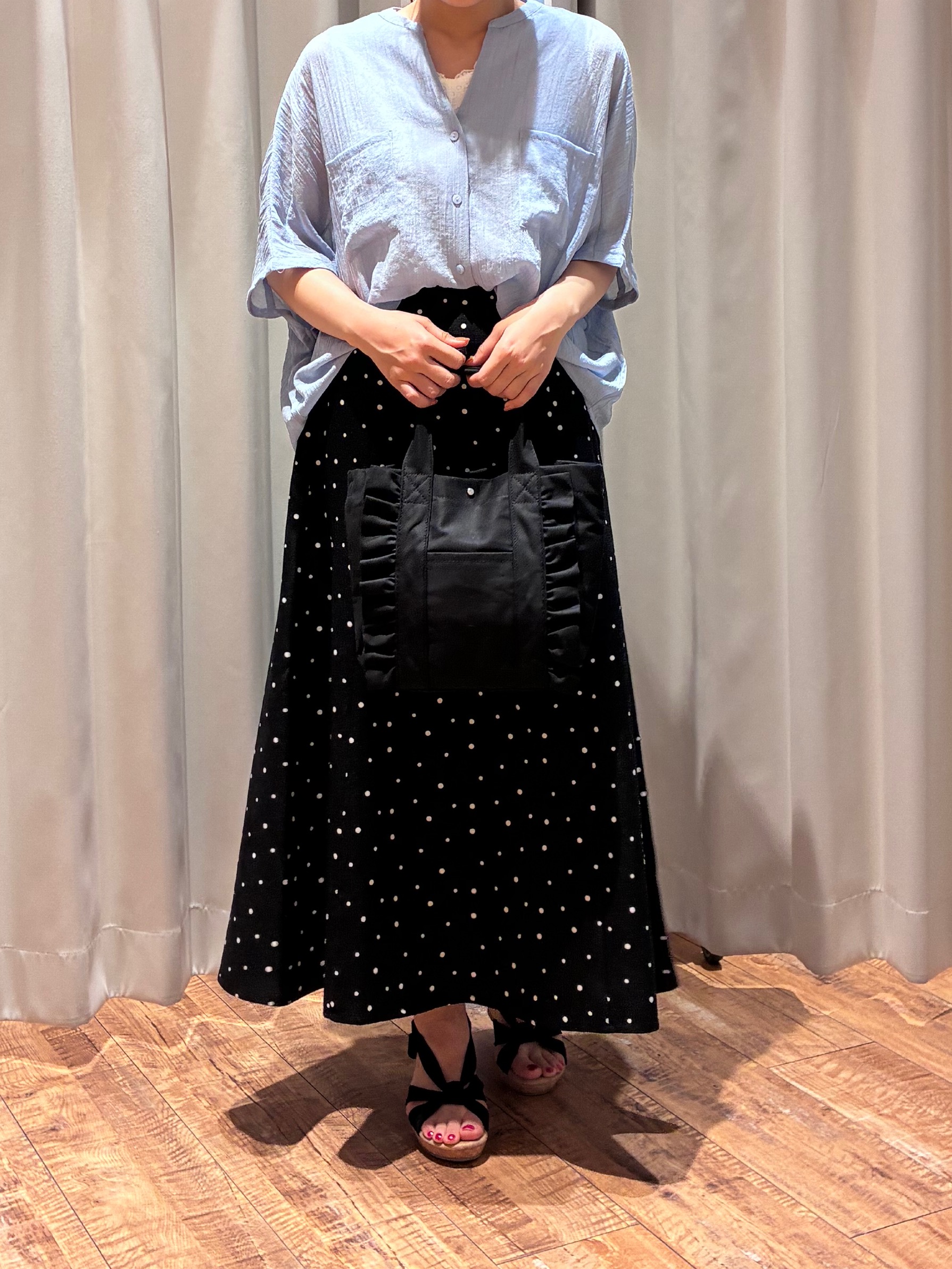 もんちゃんさんの「SHOO･LA･RUE｜【洗濯機可/選べる6色】程よいシアー感が涼し気 ゆったりワッシャードルマンブラウス」を使ったコーディネート