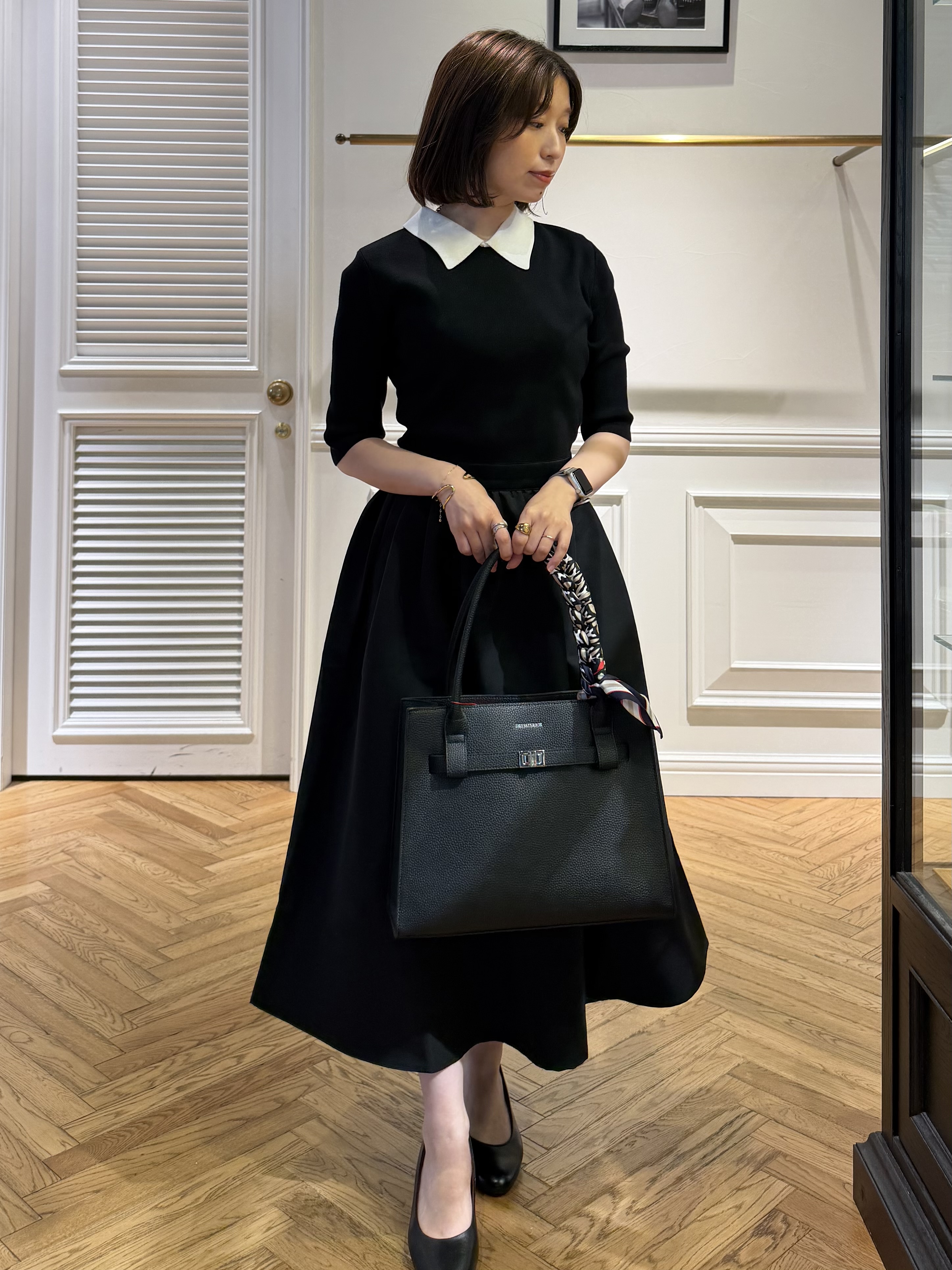 つじ まこさんの「DRESSTERIOR｜バイカラーニットコンビワンピース」を使ったコーディネート