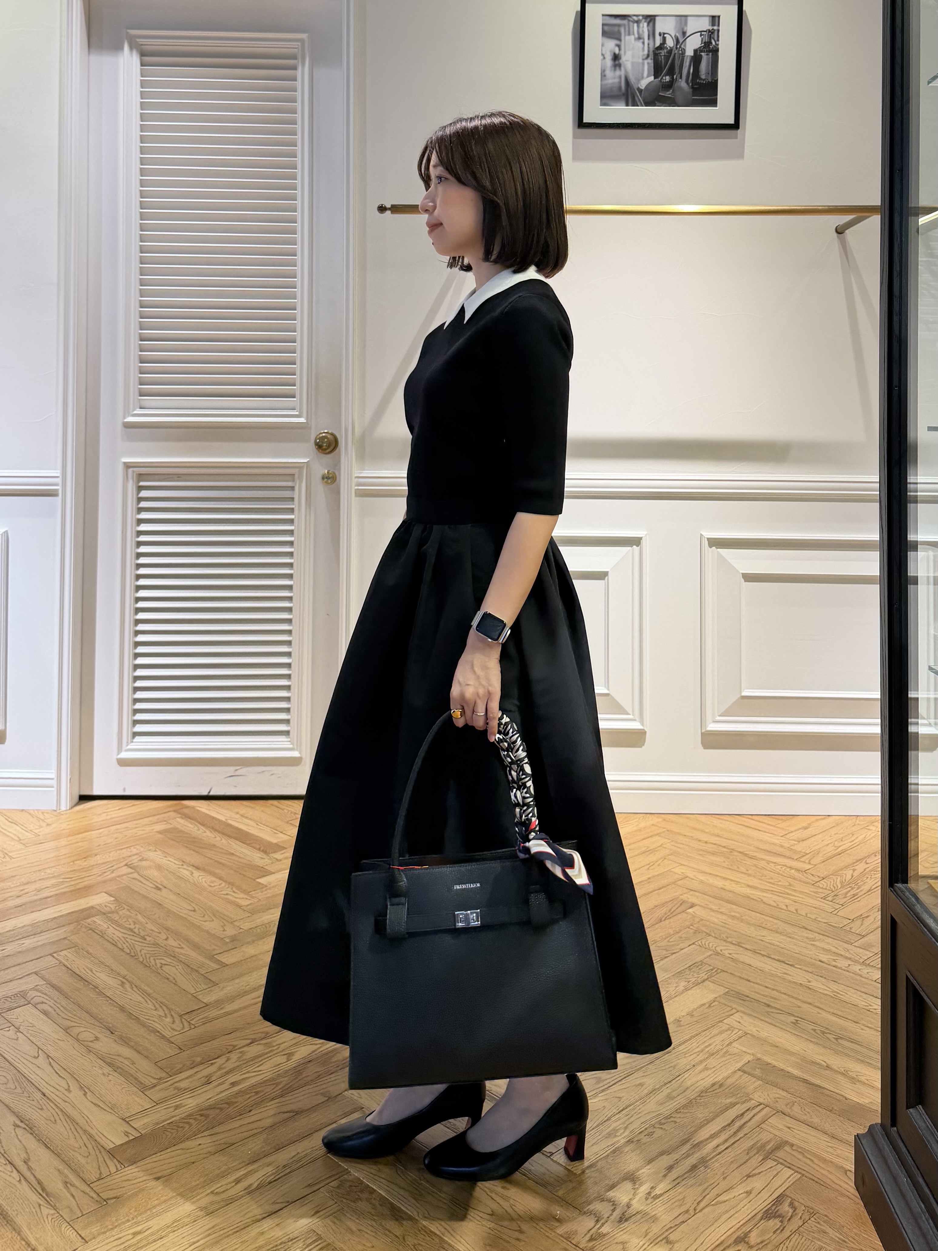 つじ まこさんの「DRESSTERIOR｜バイカラーニットコンビワンピース」を使ったコーディネート