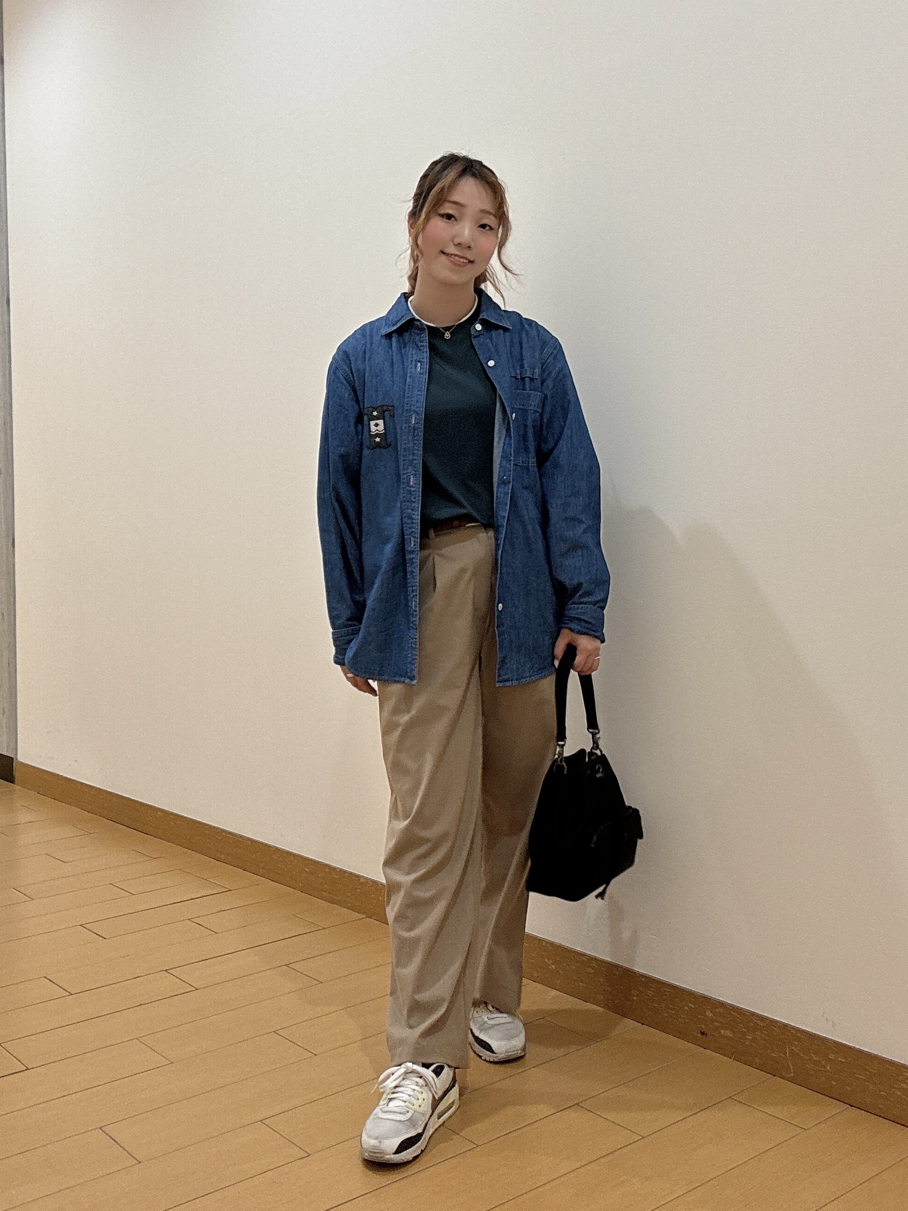 ヒナさんの「TAKEO KIKUCHI｜【汗染み軽減/接触冷感】フェイクレイヤード ワンポイント刺繍Ｔシャツ」を使ったコーディネート