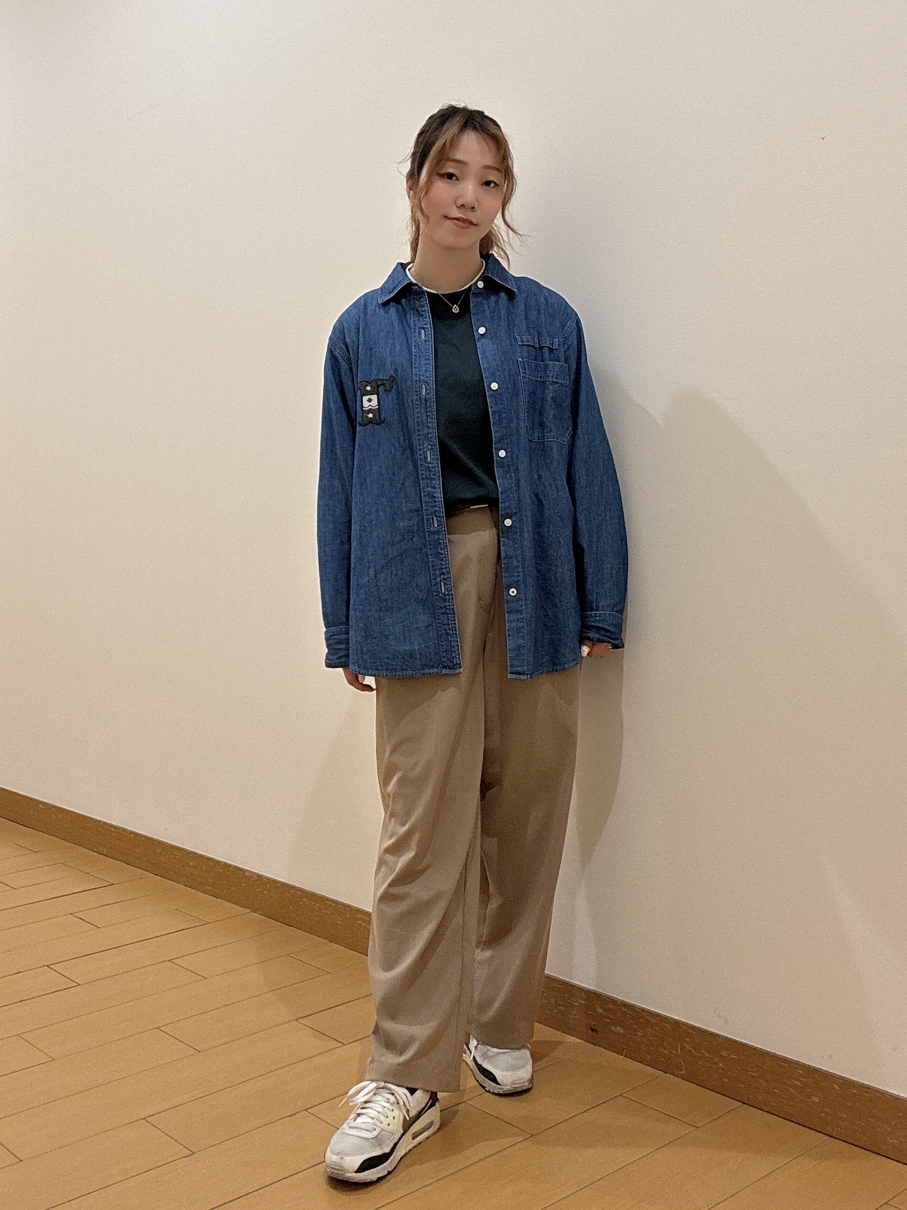 ヒナさんの「TAKEO KIKUCHI｜【汗染み軽減/接触冷感】フェイクレイヤード ワンポイント刺繍Ｔシャツ」を使ったコーディネート