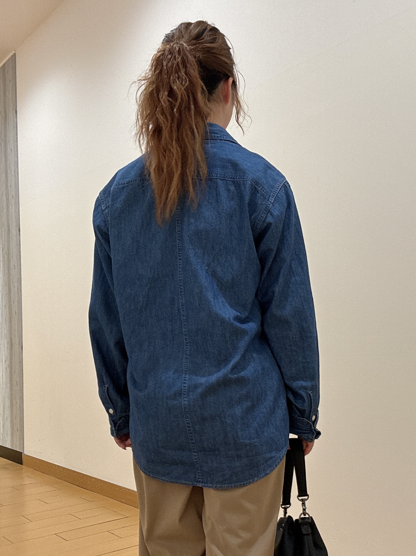 ヒナさんの「TAKEO KIKUCHI｜【汗染み軽減/接触冷感】フェイクレイヤード ワンポイント刺繍Ｔシャツ」を使ったコーディネート
