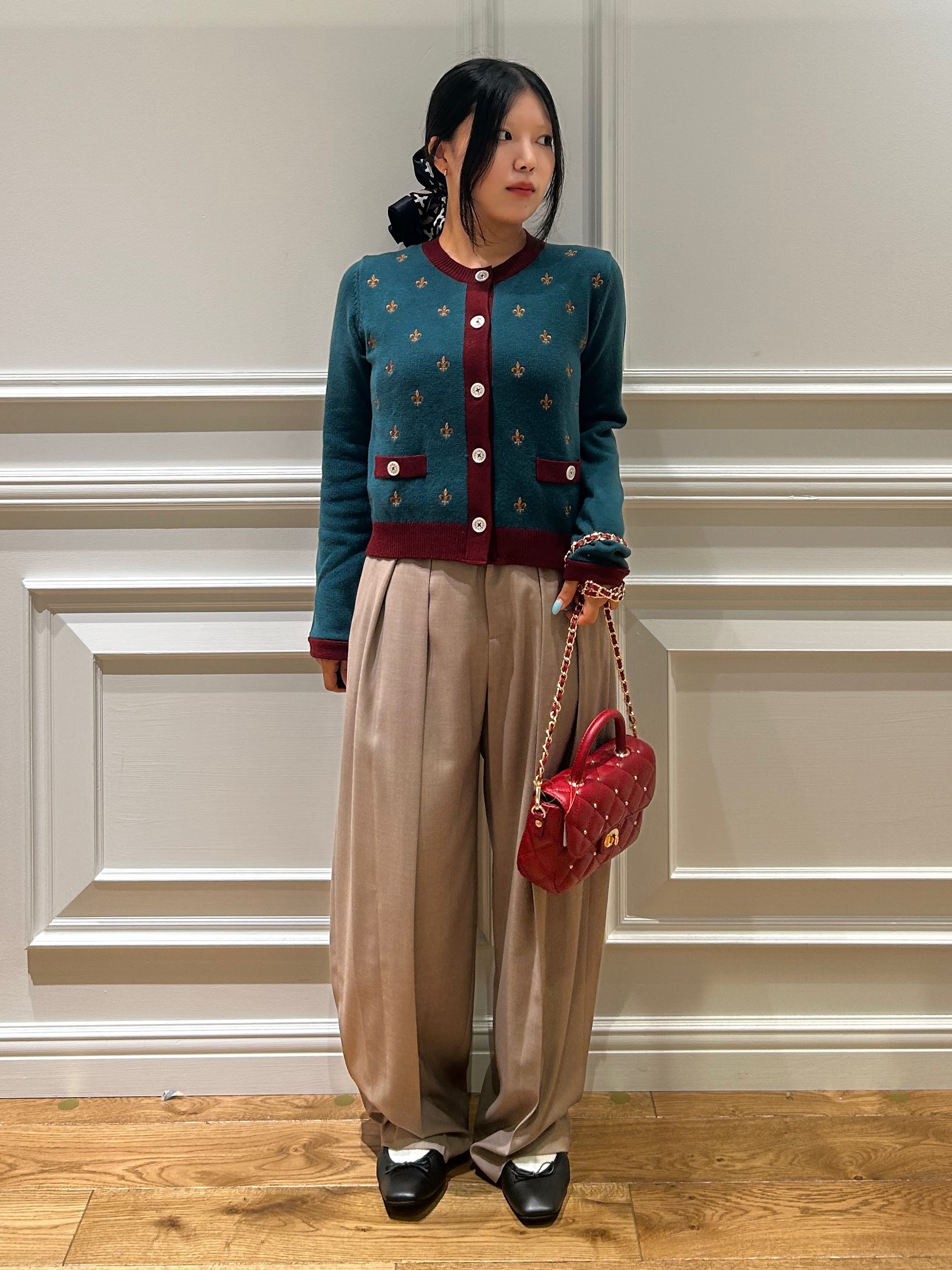 とりみさんの「DRESSTERIOR｜リリークレストカーディガン」を使ったコーディネート
