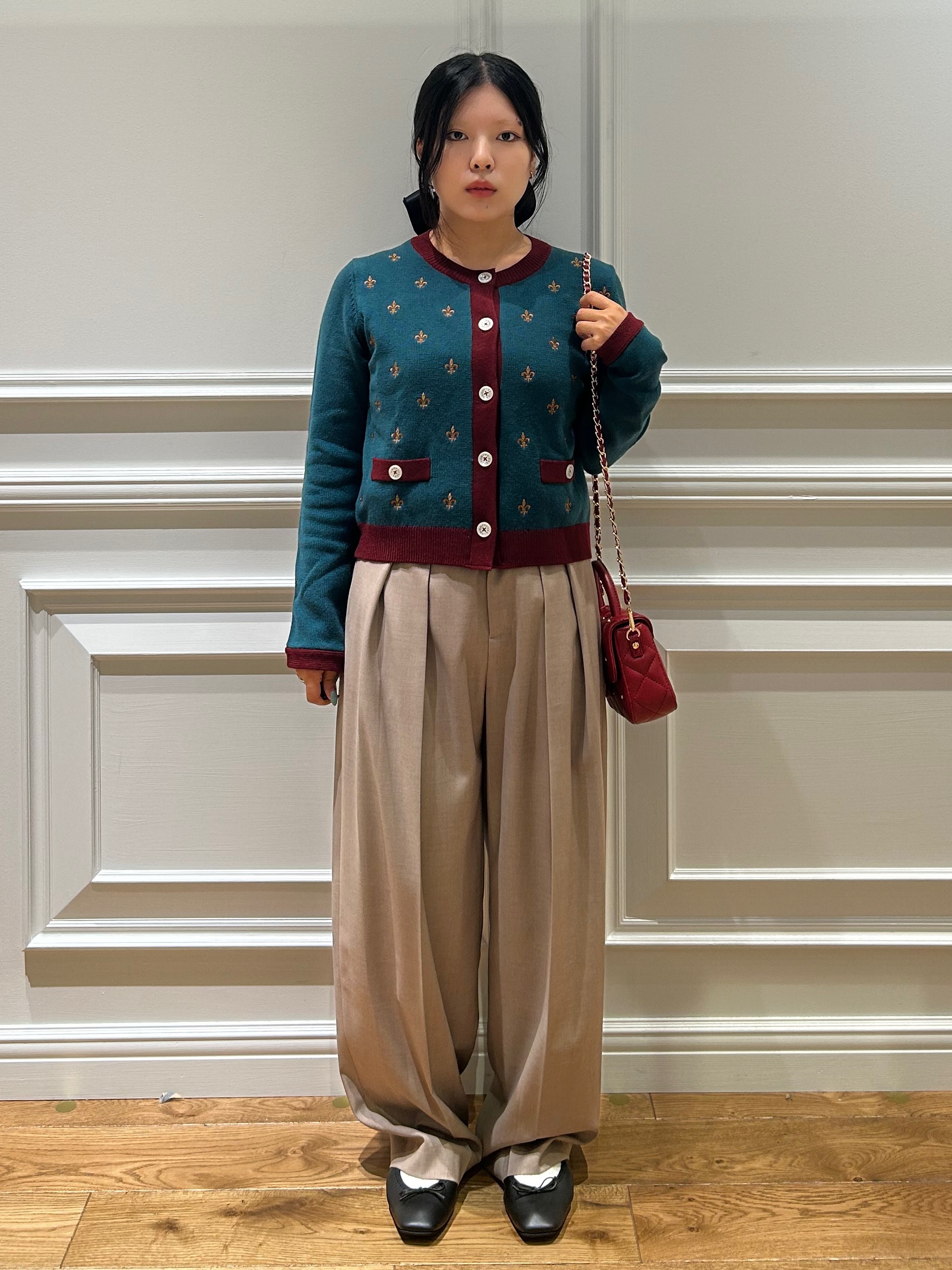 とりみさんの「DRESSTERIOR｜リリークレストカーディガン」を使ったコーディネート