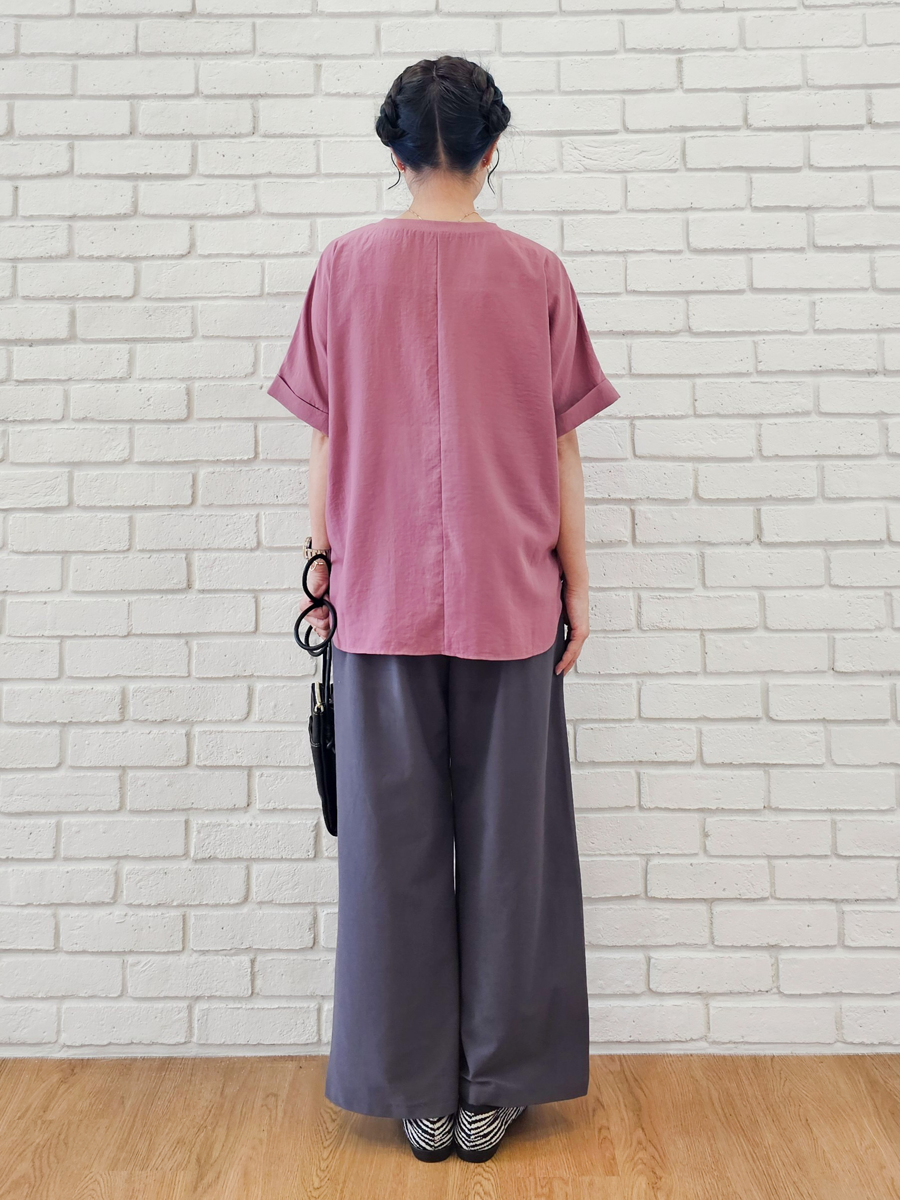 ゆゆさんの「SHOO･LA･RUE｜【着丈選べる/体型カバー】洗濯後しわになりにくい さらっと快適ドルマントップス」を使ったコーディネート