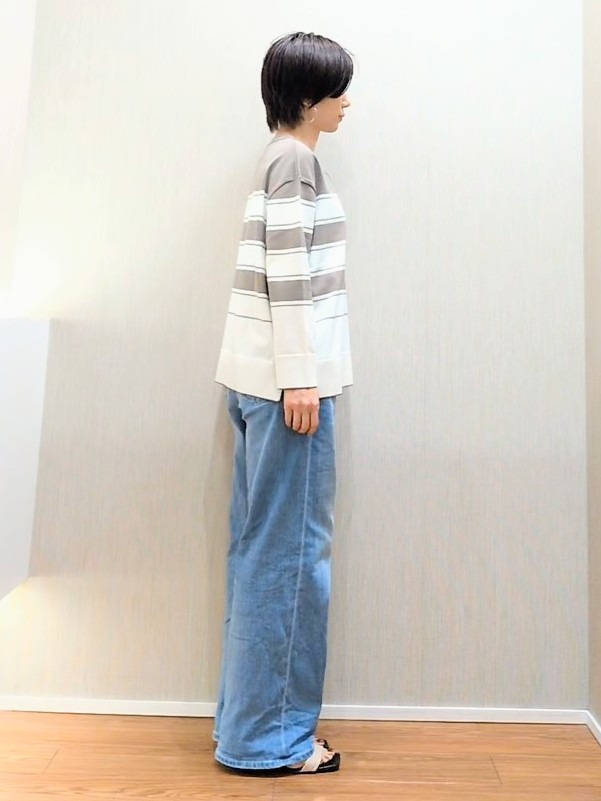 ミズタさんの「UNTITLED｜【顔周りすっきり/体型カバー】ドライタッチVネックニットプルオーバー」を使ったコーディネート