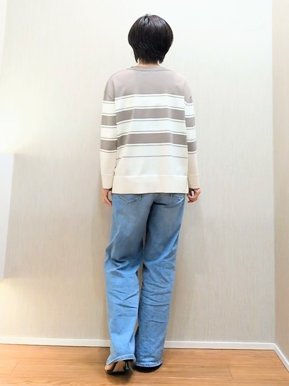ミズタさんの「UNTITLED｜【顔周りすっきり/体型カバー】ドライタッチVネックニットプルオーバー」を使ったコーディネート