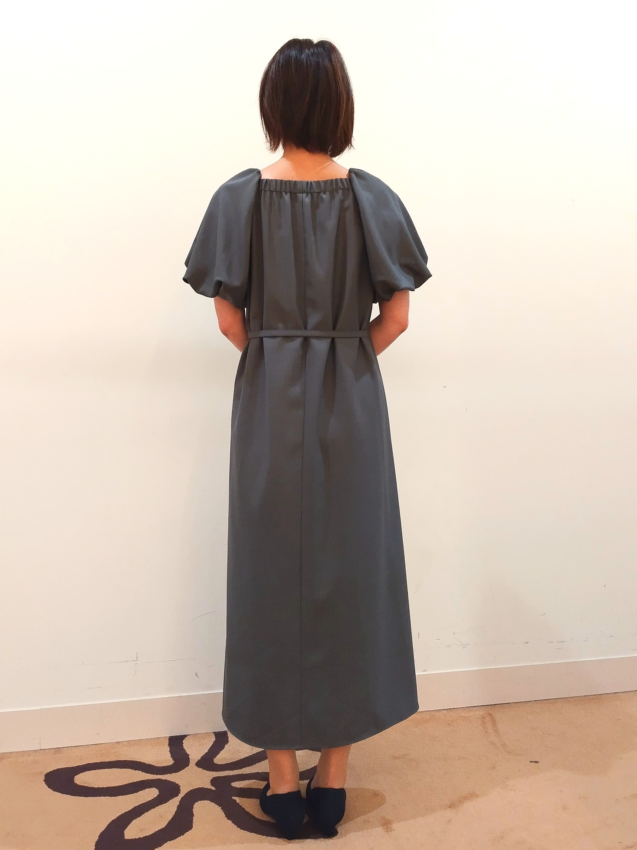 クミさんの「Reflect｜【UVカット／手洗い可】パフスリーブ Vネックワンピース」を使ったコーディネート