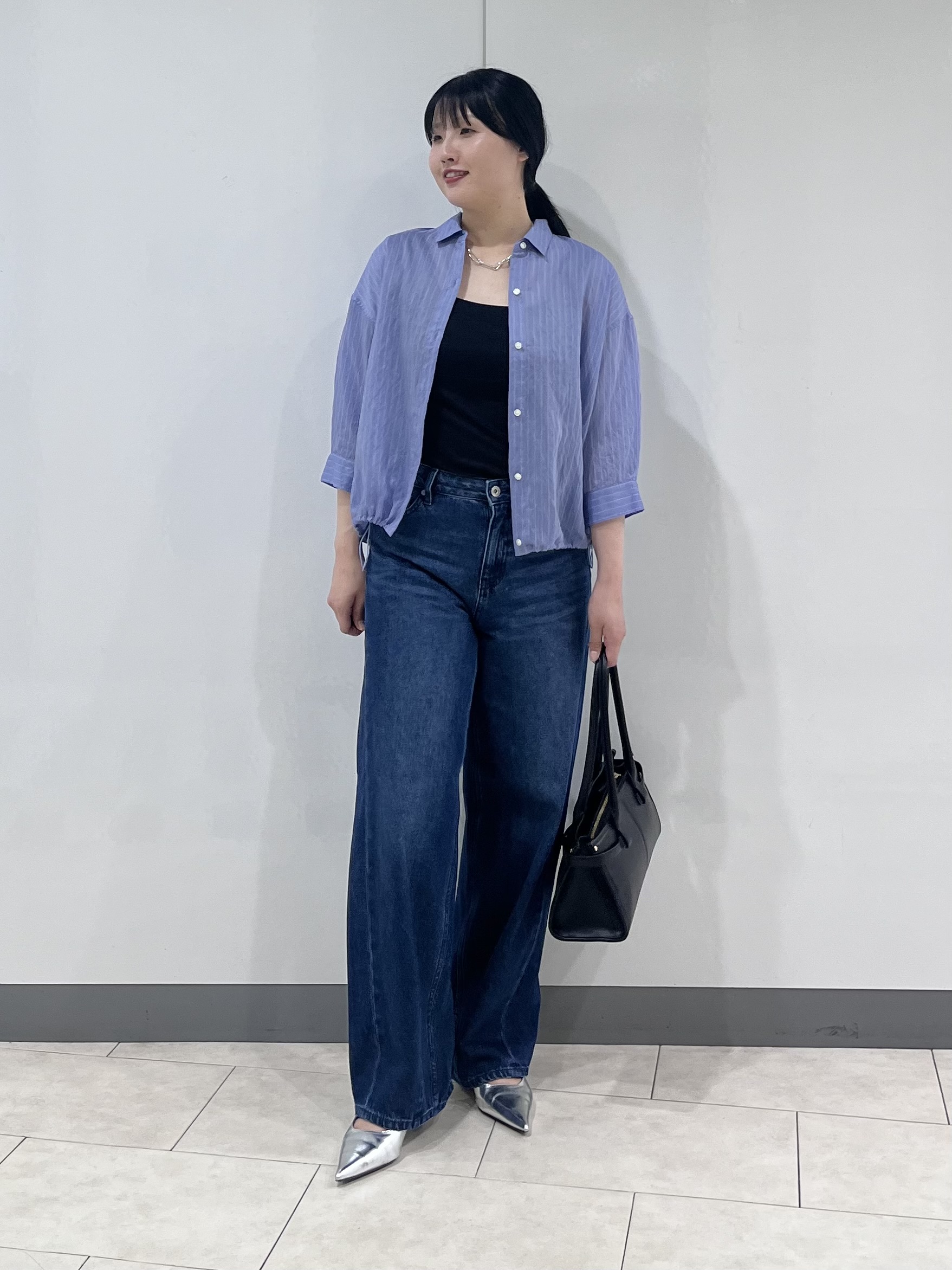 hasuさんの「INDIVI｜【シアー／7分袖】体型カバーゆったりシャツ」を使ったコーディネート