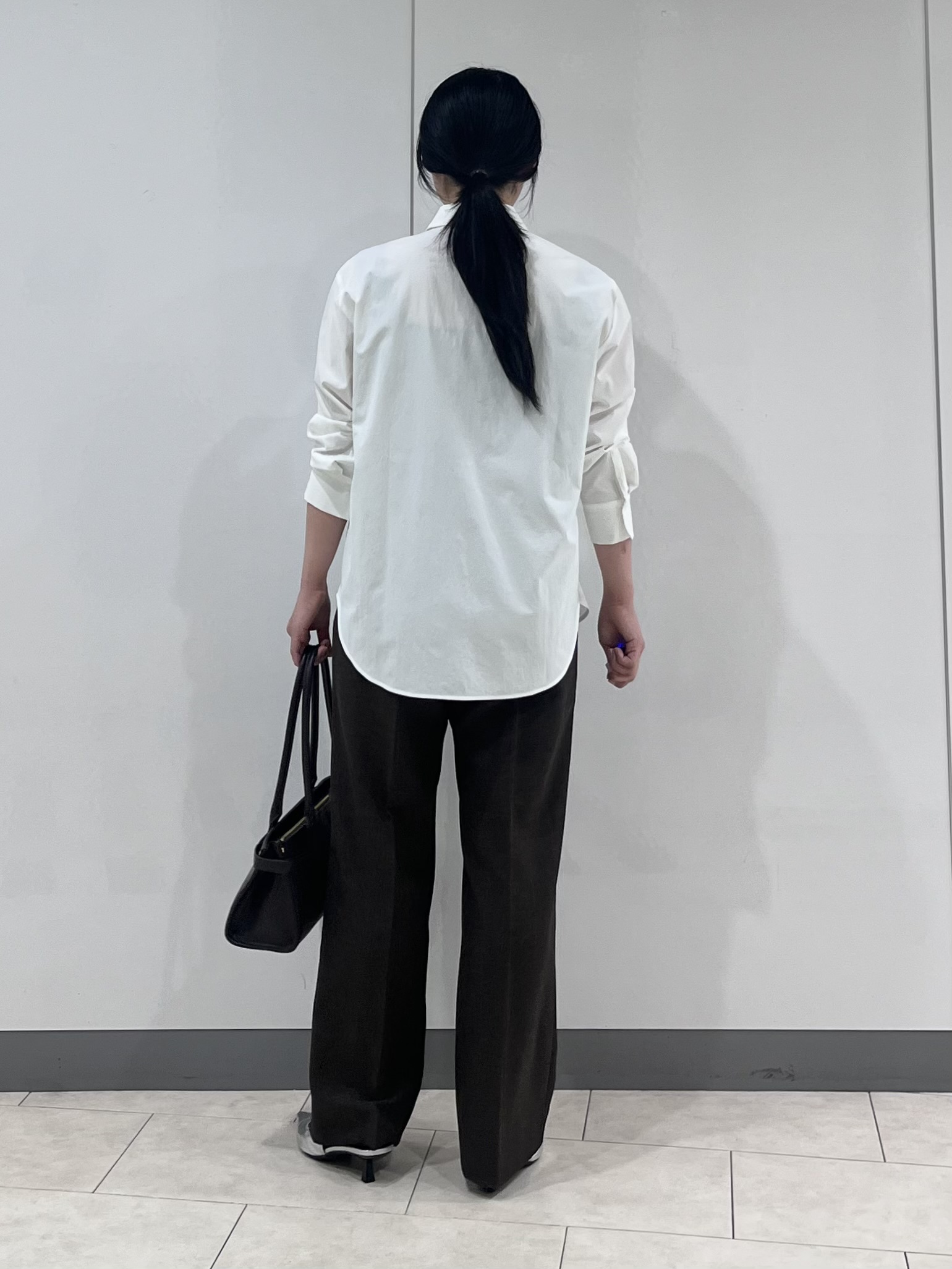 hasuさんの「INDIVI｜【UV／接触冷感／高ストレッチ】フロントタックシャツ」を使ったコーディネート