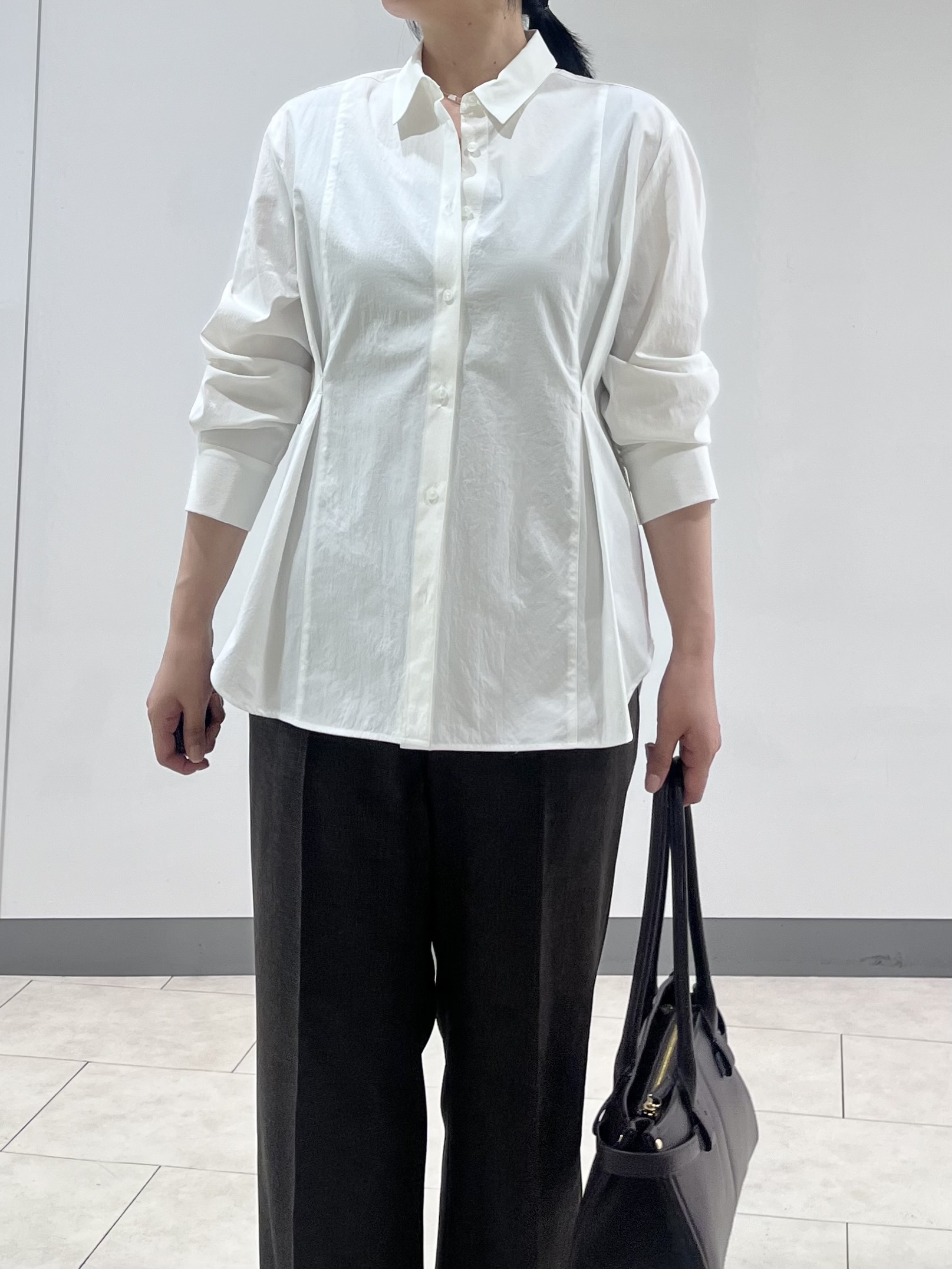 hasuさんの「INDIVI｜【UV／接触冷感／高ストレッチ】フロントタックシャツ」を使ったコーディネート