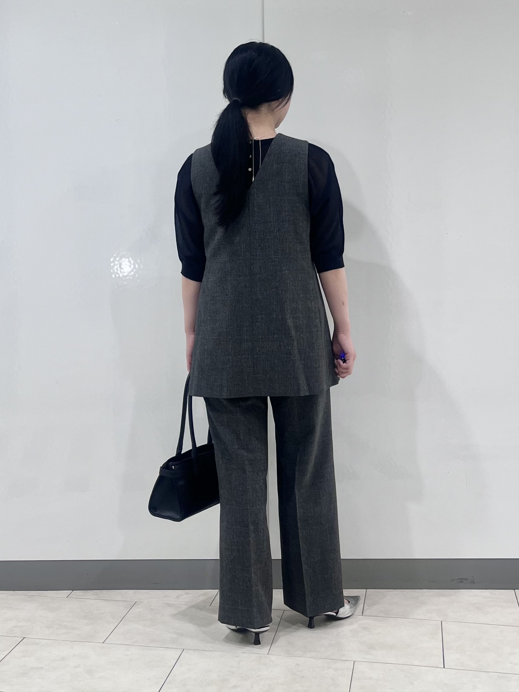 hasuさんの「INDIVI｜【UVケア／接触冷感】リネン風チュニックベスト」を使ったコーディネート