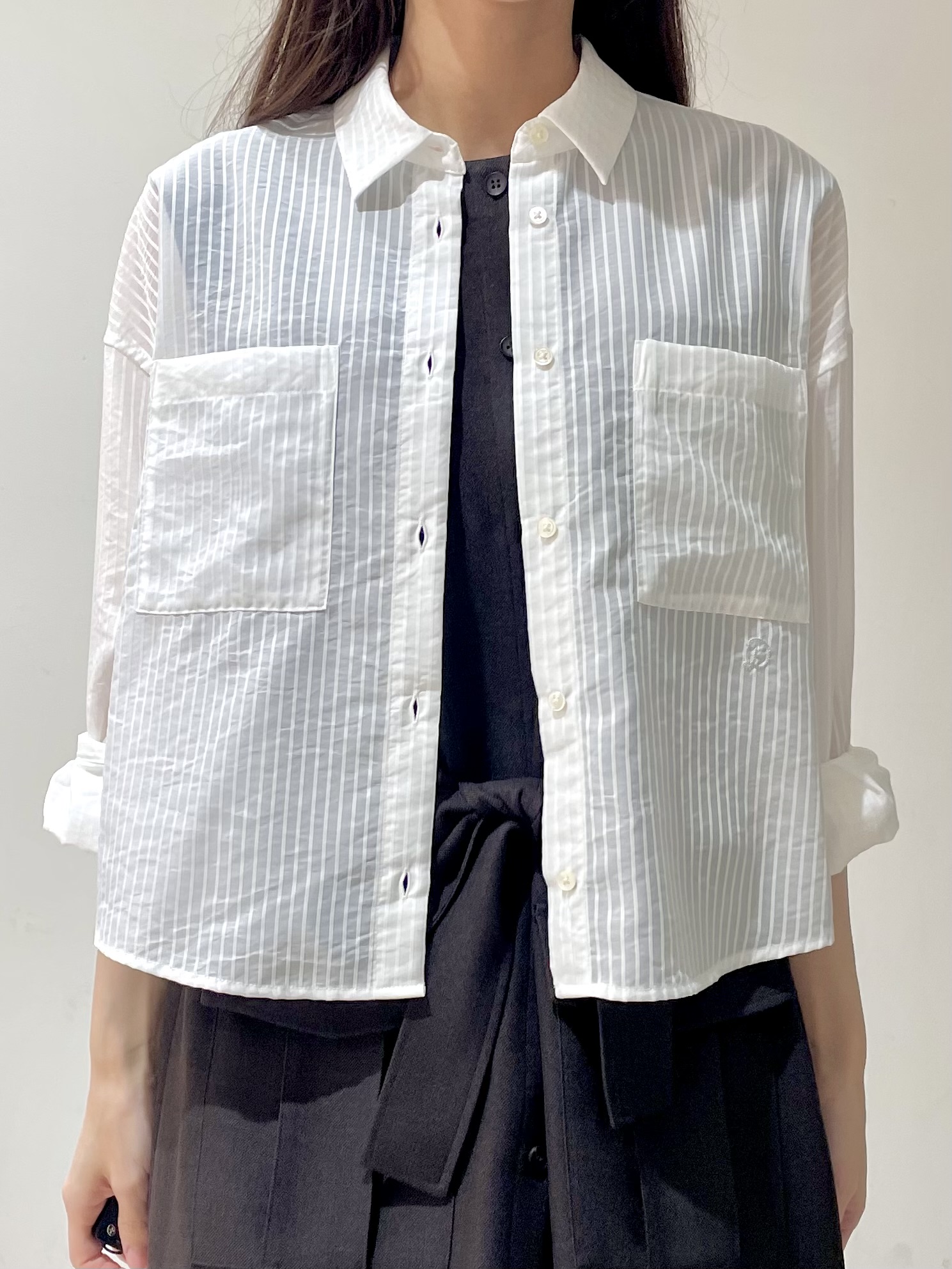 ことさんの「DRESSTERIOR｜◆シアーストライプクロップドシャツ」を使ったコーディネート
