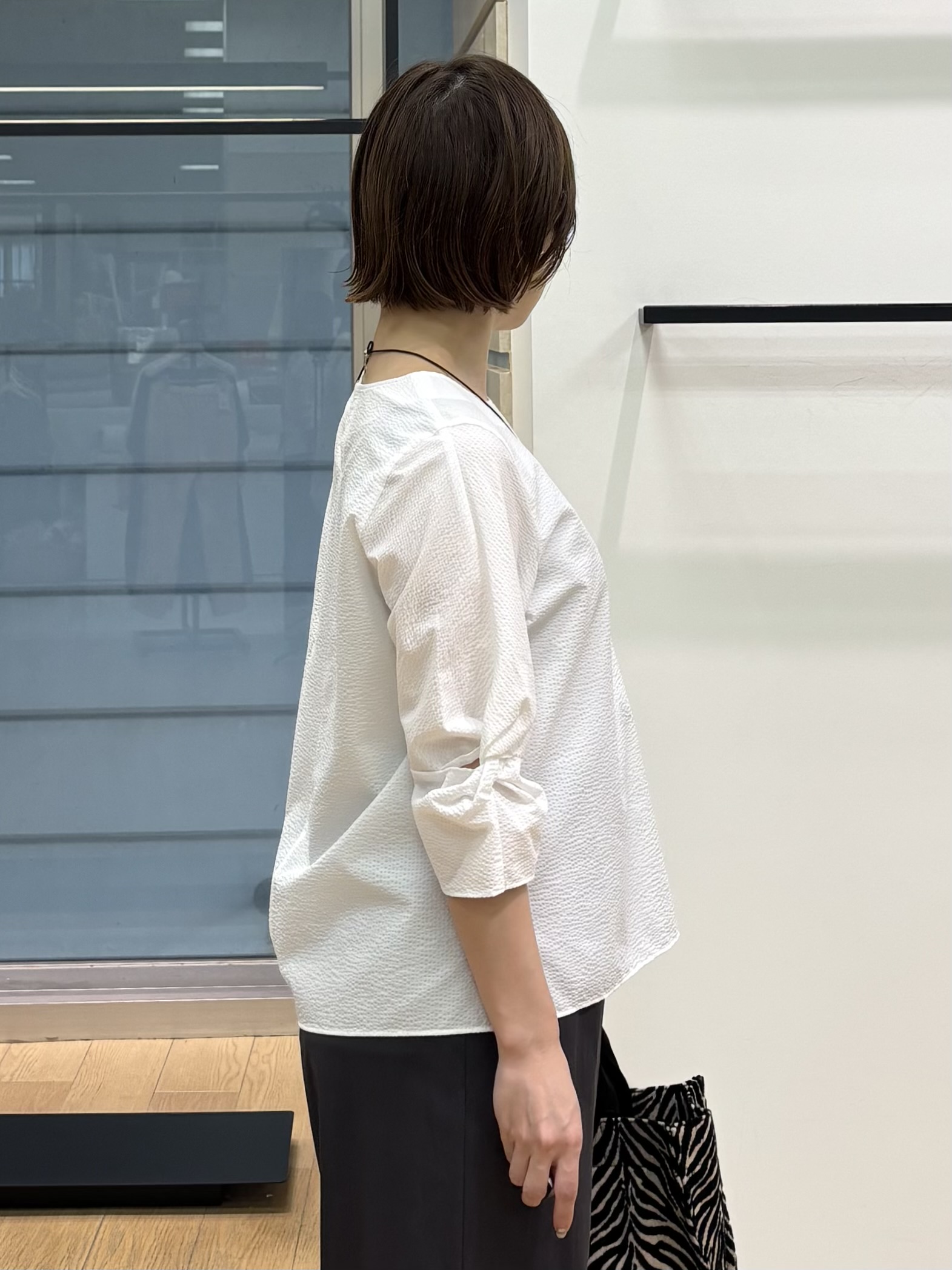 asamiさんの「INDIVI｜【洗える／UVケア】ねじり袖サッカートップス」を使ったコーディネート