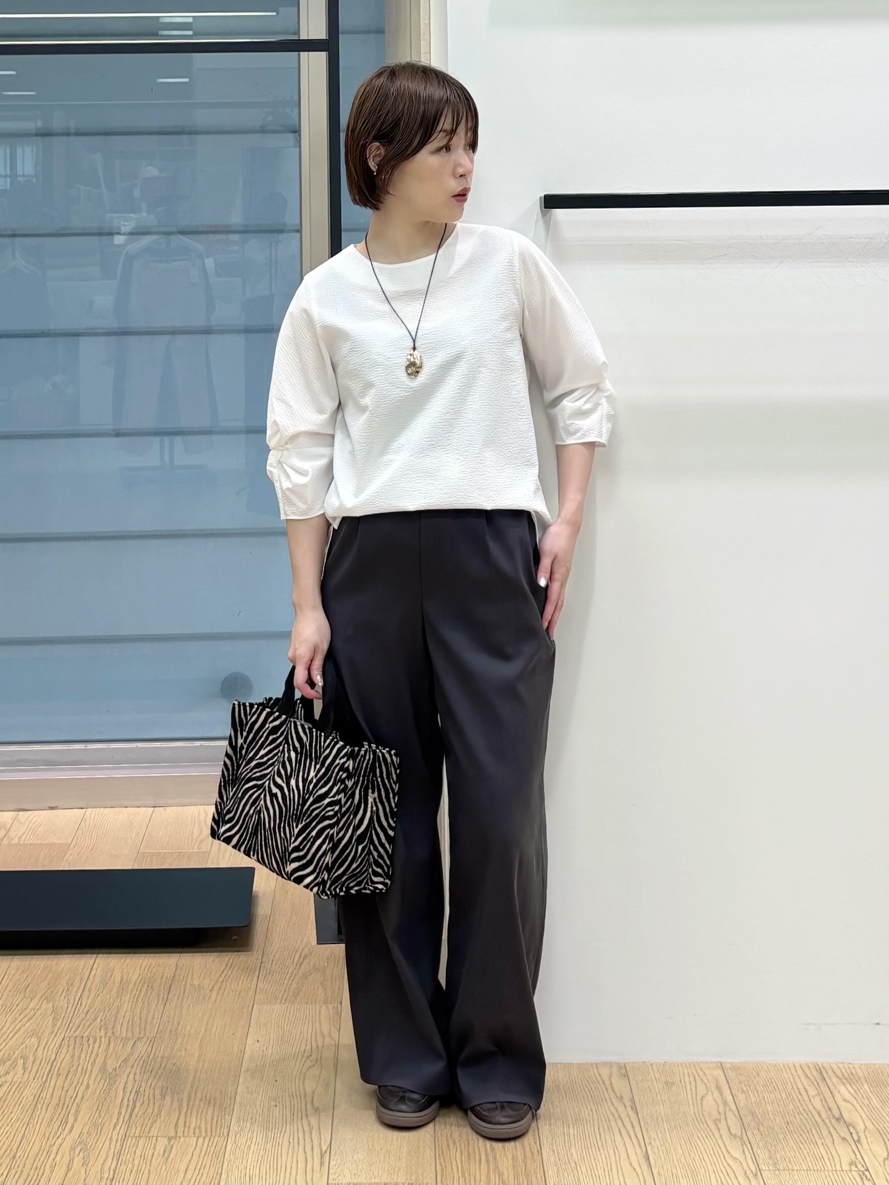 asamiさんの「INDIVI｜【洗える／UVケア】ねじり袖サッカートップス」を使ったコーディネート