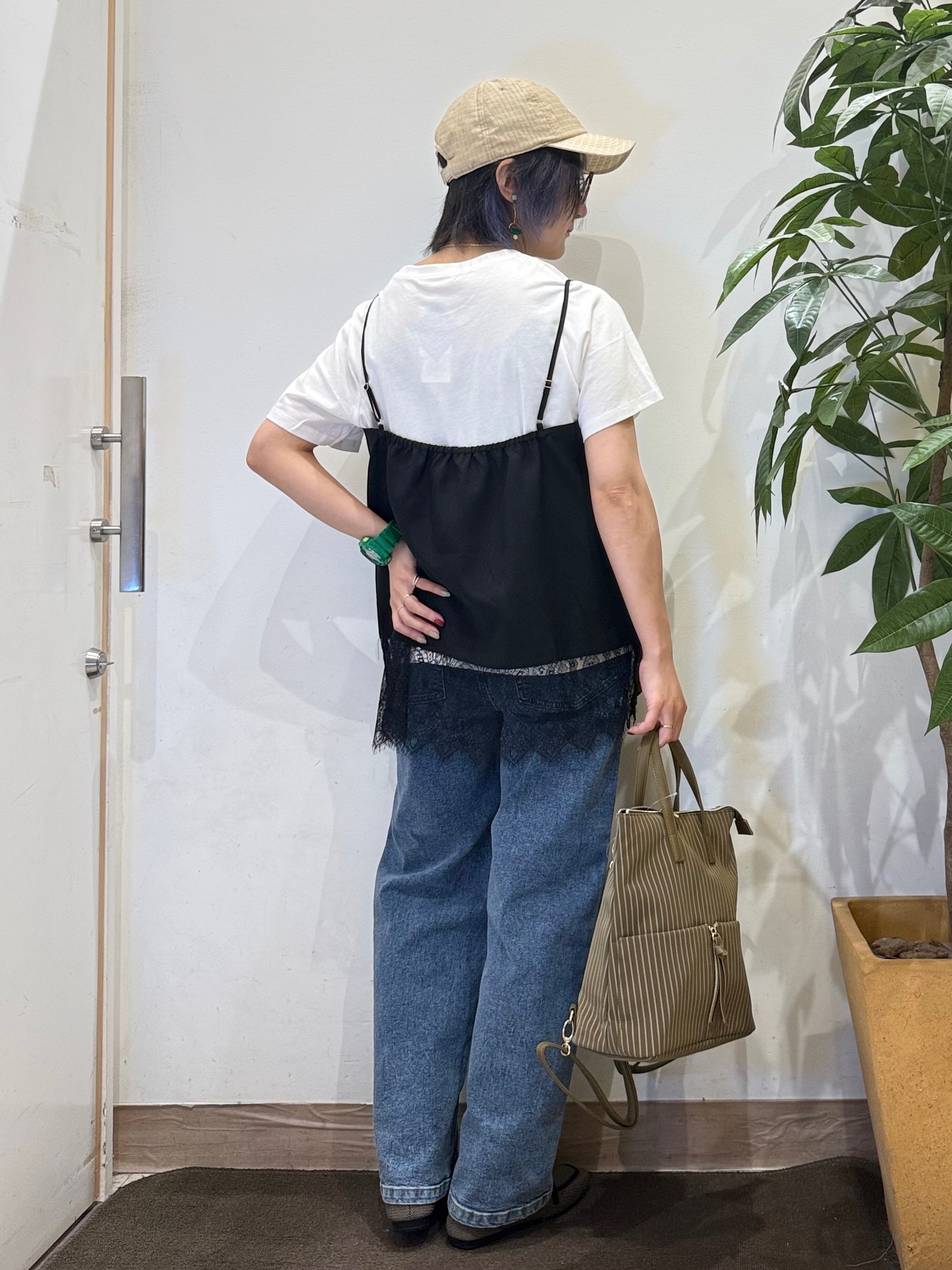 misakiさんの「SHOO･LA･RUE｜【洗濯機可/S-LL】体型カバーしながらこなれ見え レース付きキャミソール」を使ったコーディネート
