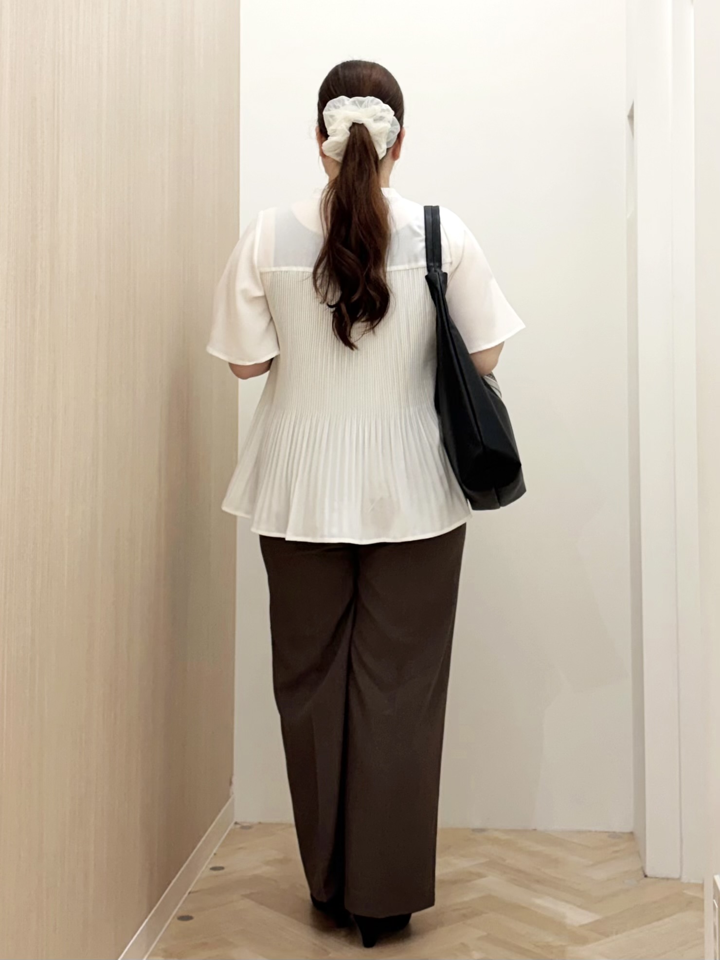 akariさんの「grove｜【体型カバー◎】大人フェミニン消しプリーツブラウス」を使ったコーディネート