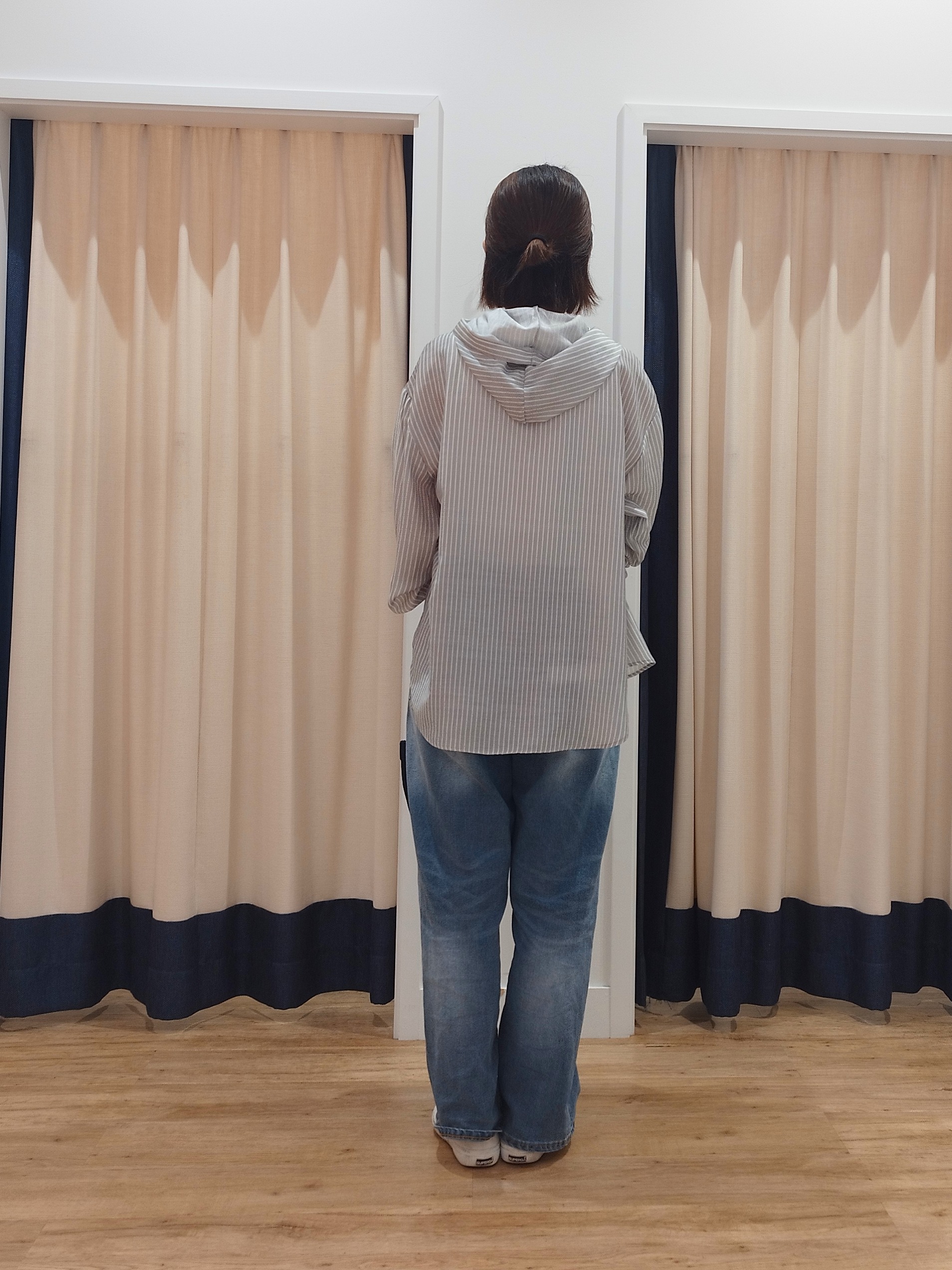 HIROさんの「Dessin｜ストライプシアーフードシャツ」を使ったコーディネート