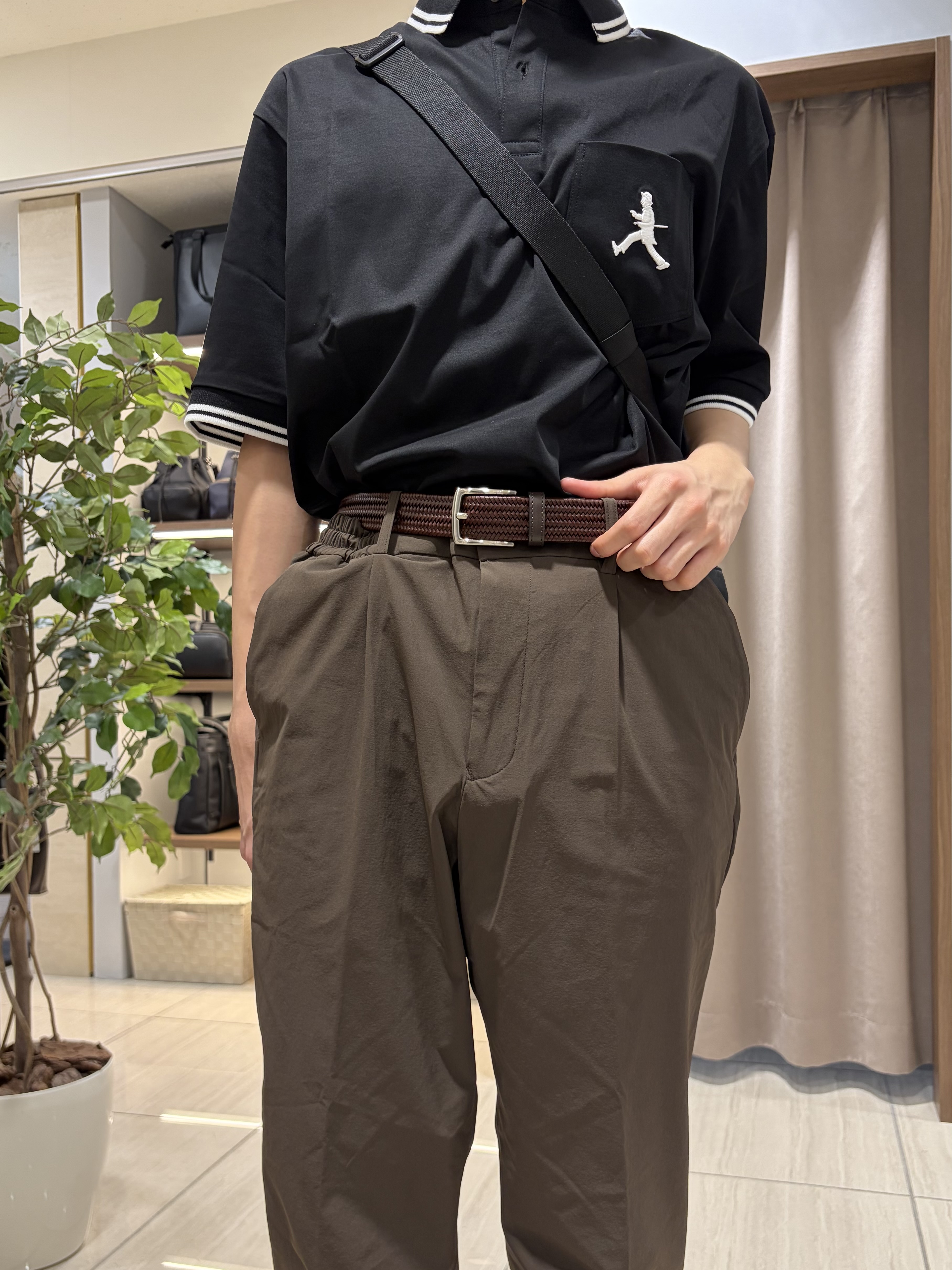 hiroさんの「TAKEO KIKUCHI｜3Dナイロン イージーパンツ」を使ったコーディネート