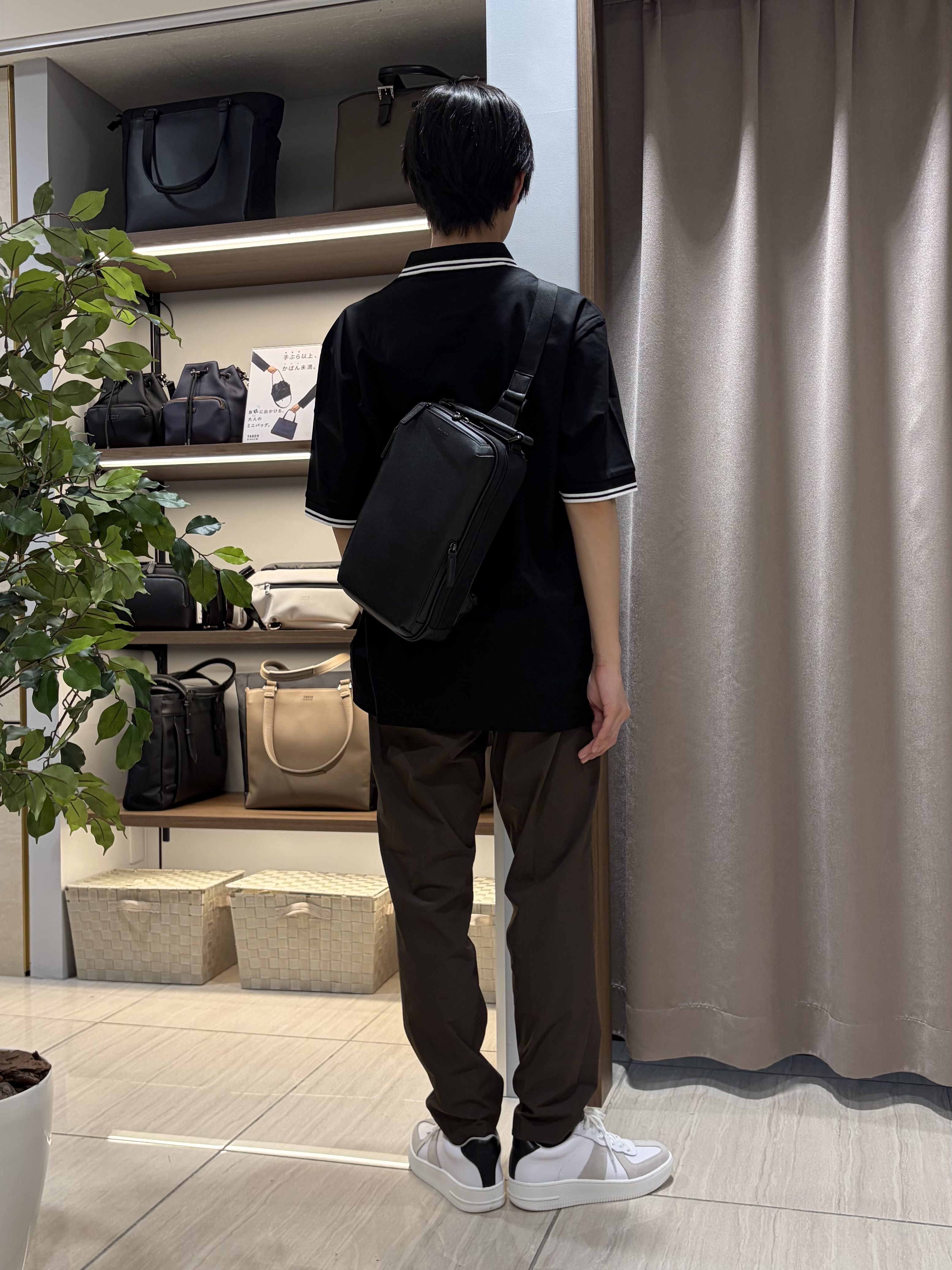 hiroさんの「TAKEO KIKUCHI｜3Dナイロン イージーパンツ」を使ったコーディネート