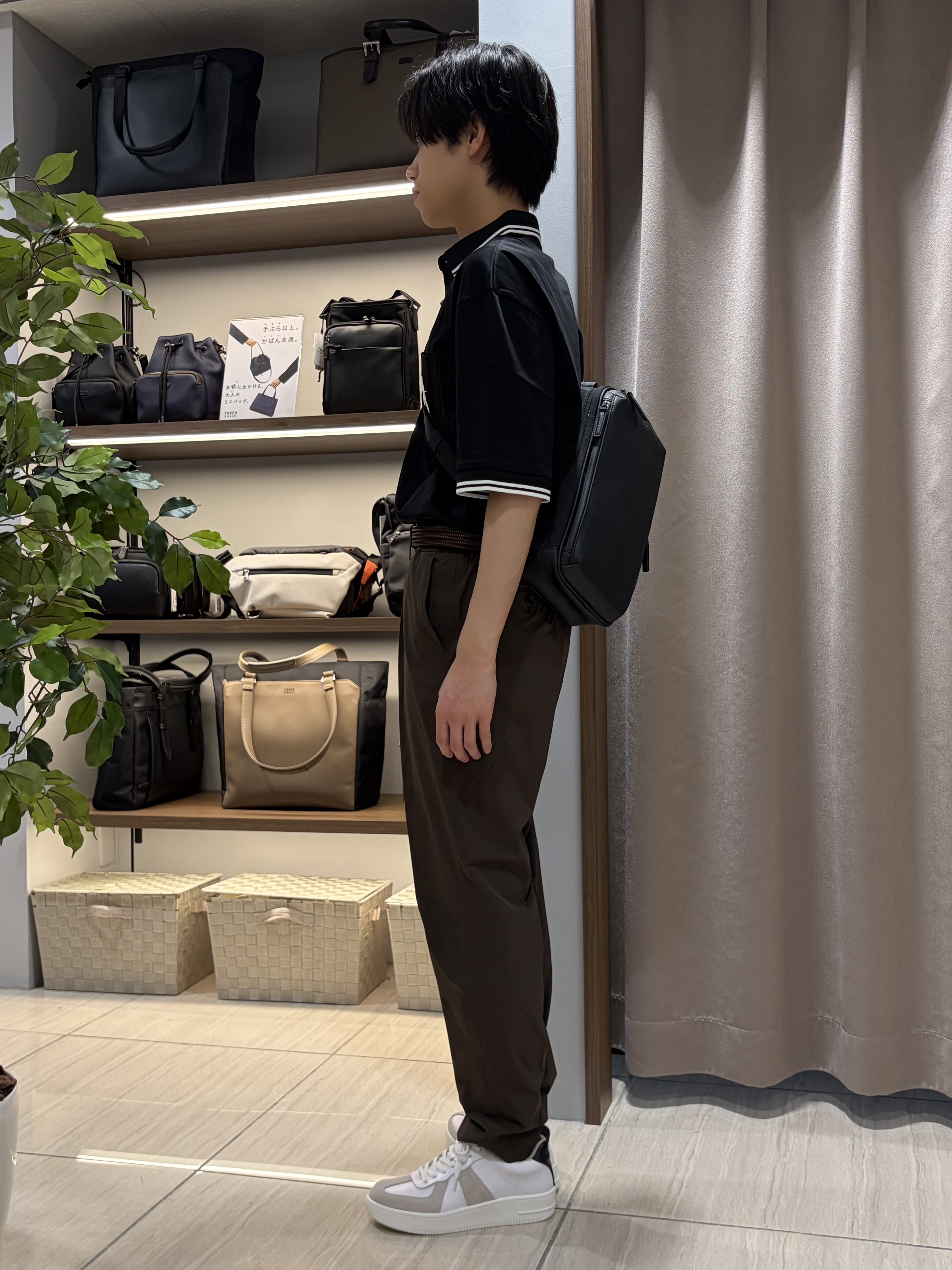 hiroさんの「TAKEO KIKUCHI｜3Dナイロン イージーパンツ」を使ったコーディネート