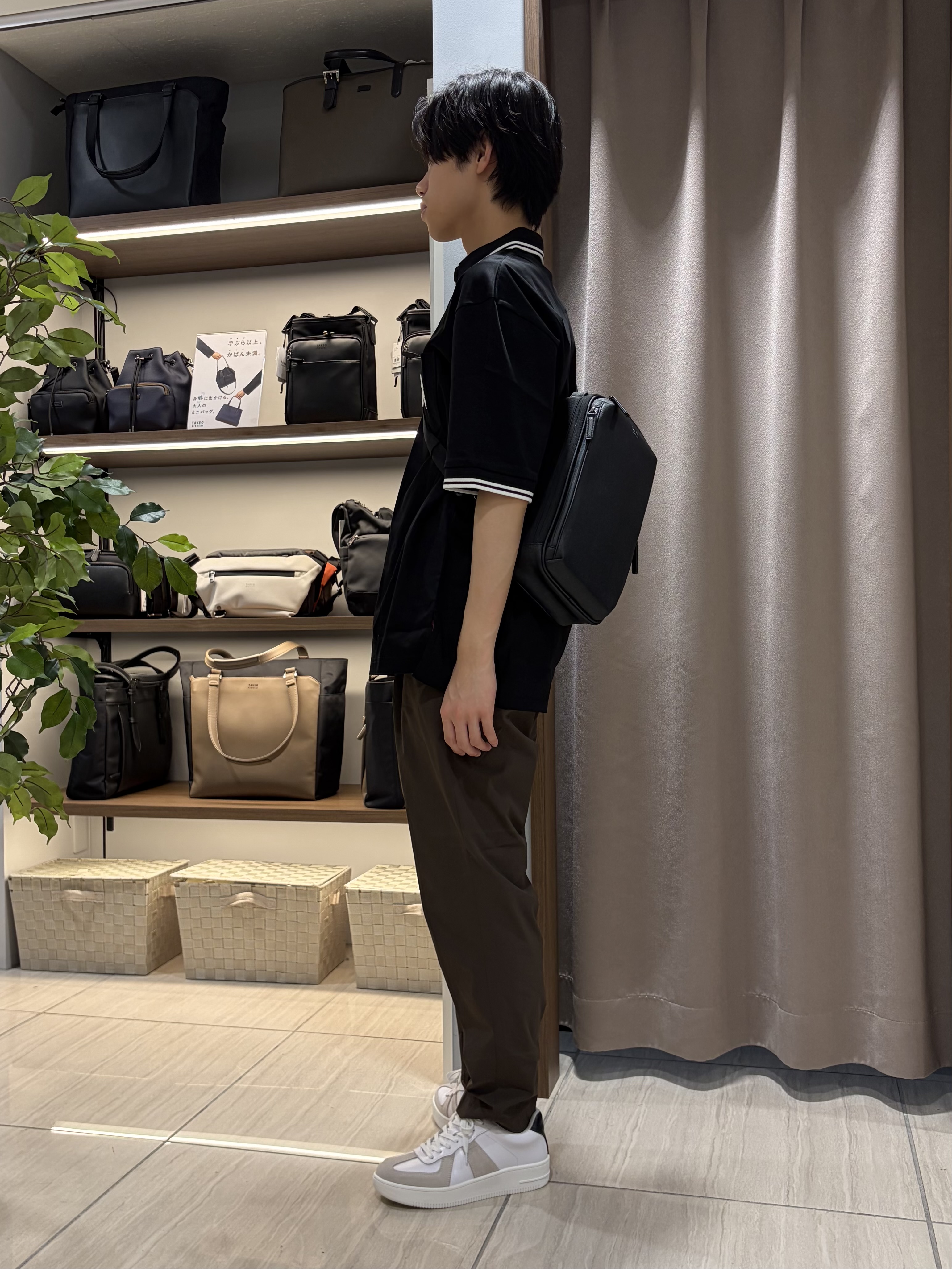 hiroさんの「TAKEO KIKUCHI｜3Dナイロン イージーパンツ」を使ったコーディネート