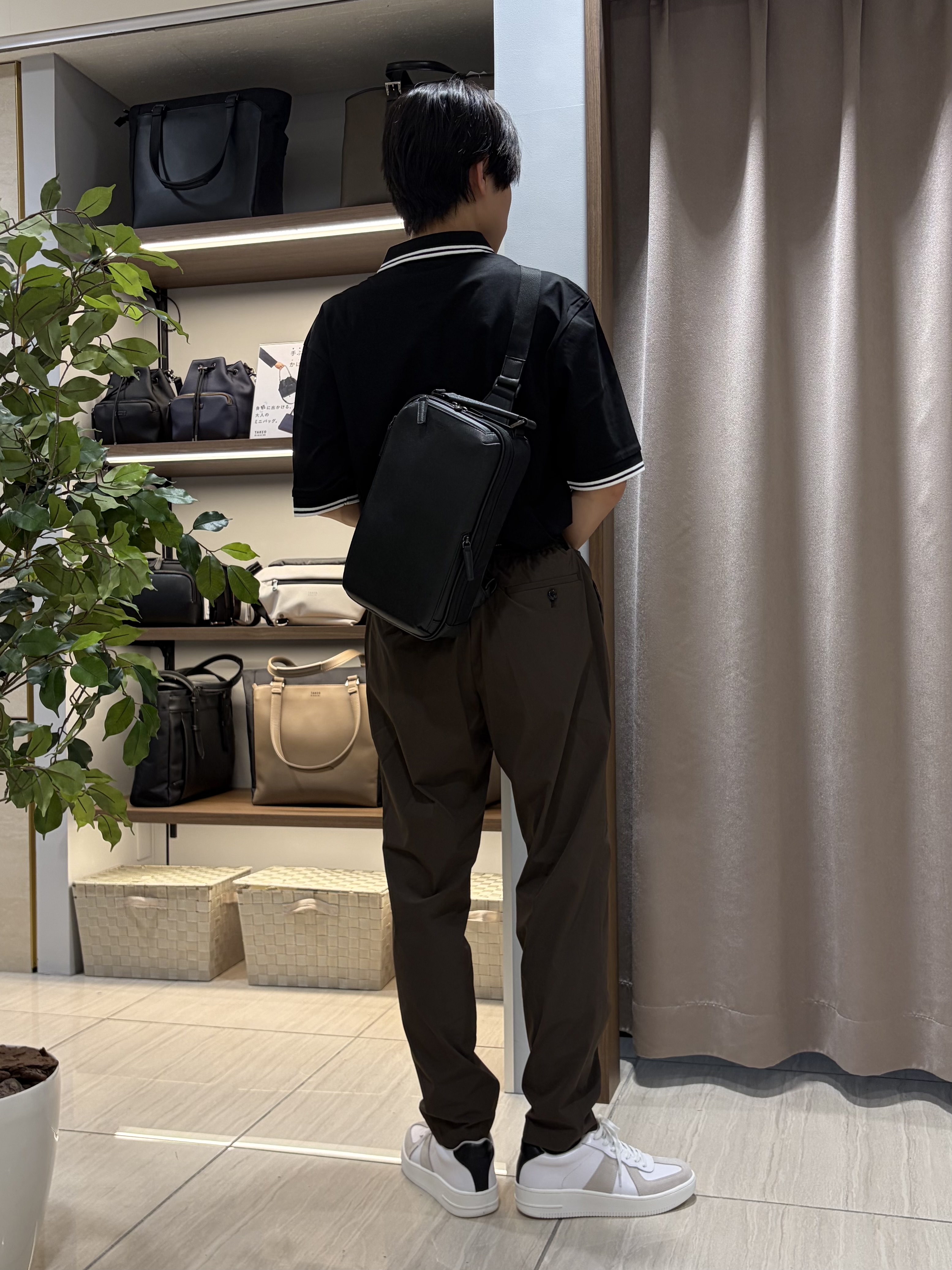 hiroさんの「TAKEO KIKUCHI｜3Dナイロン イージーパンツ」を使ったコーディネート