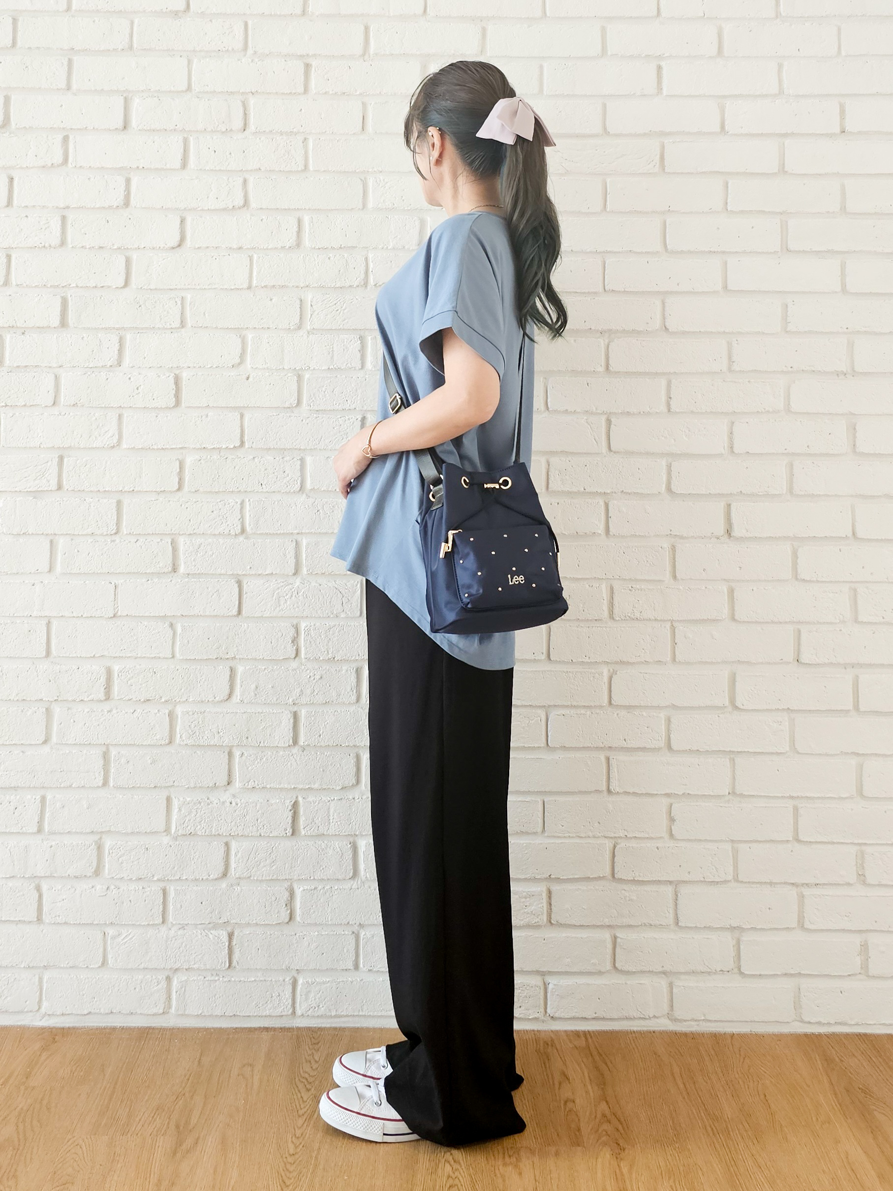 ゆゆさんの「SHOO･LA･RUE｜【汗じみ防止/S-LL/体型カバー/洗濯機可】汗じみが気になりにくい 大人の刺繍ロゴTシャツ」を使ったコーディネート