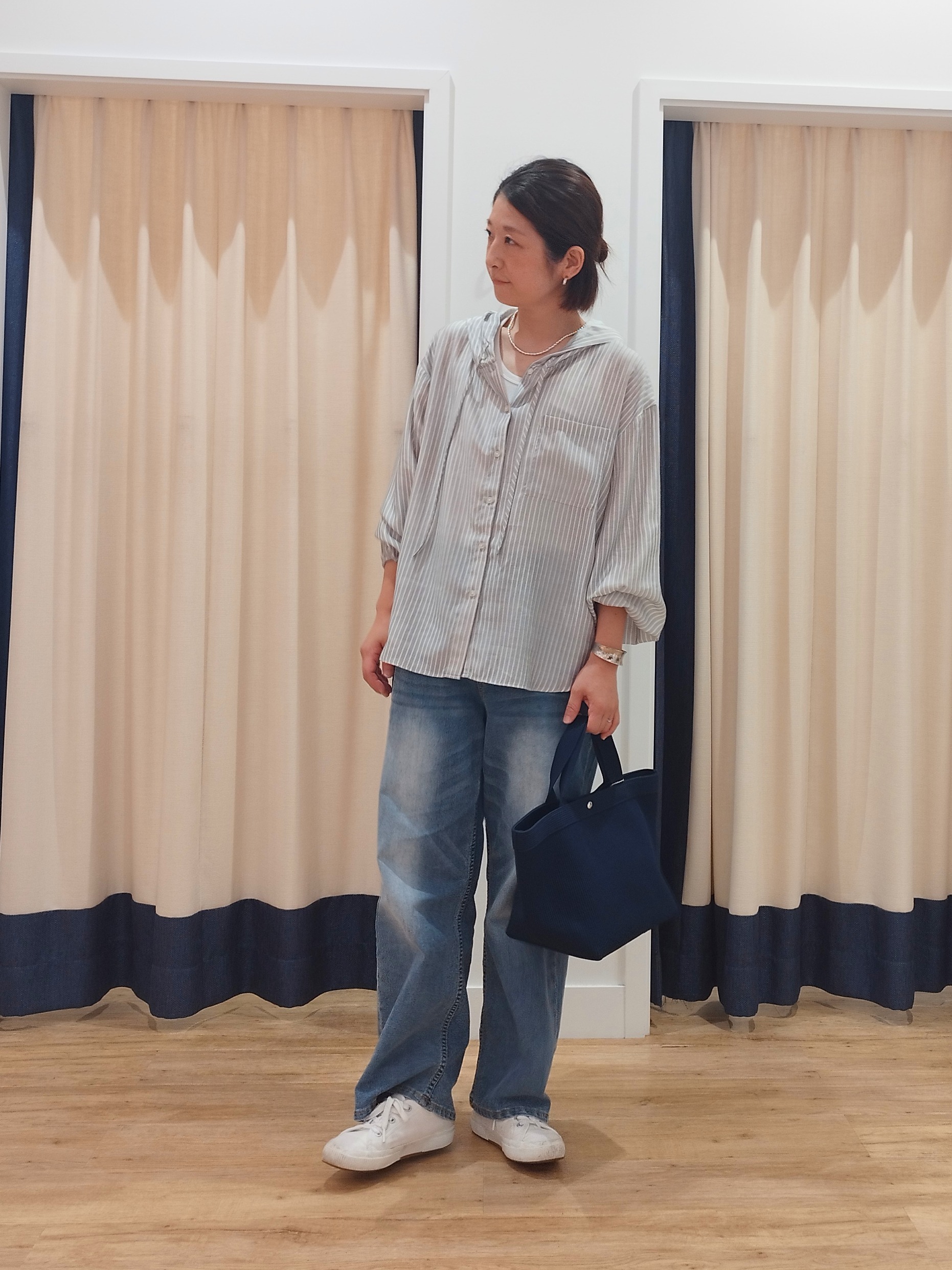 HIROさんの「Dessin｜ストライプシアーフードシャツ」を使ったコーディネート
