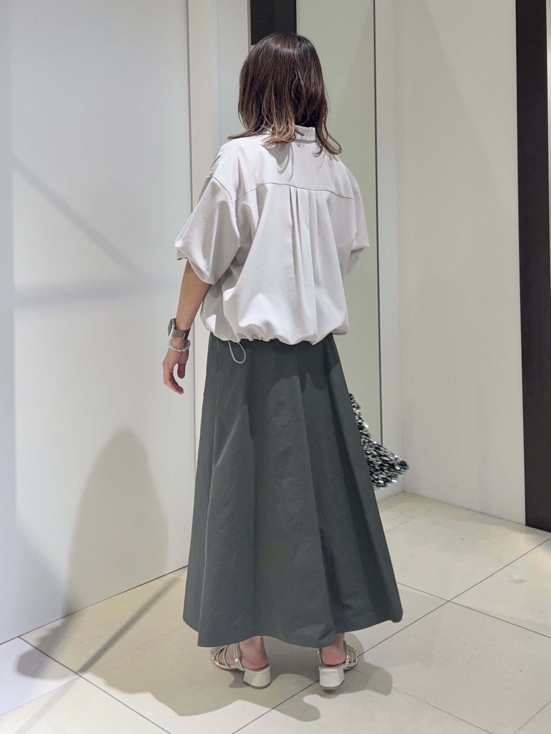 tomoさんの「UNTITLED｜【秋羽織り/セットアップ可/UVカット】エアリークールドロストシャツ」を使ったコーディネート