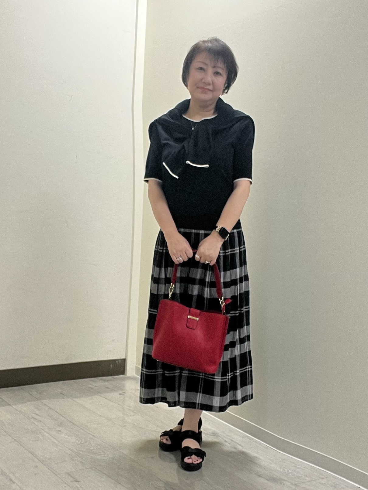 mariさんの「Reflect｜【UVカット／アンサンブル／手洗い可】バイカラーニットプルオーバー」を使ったコーディネート