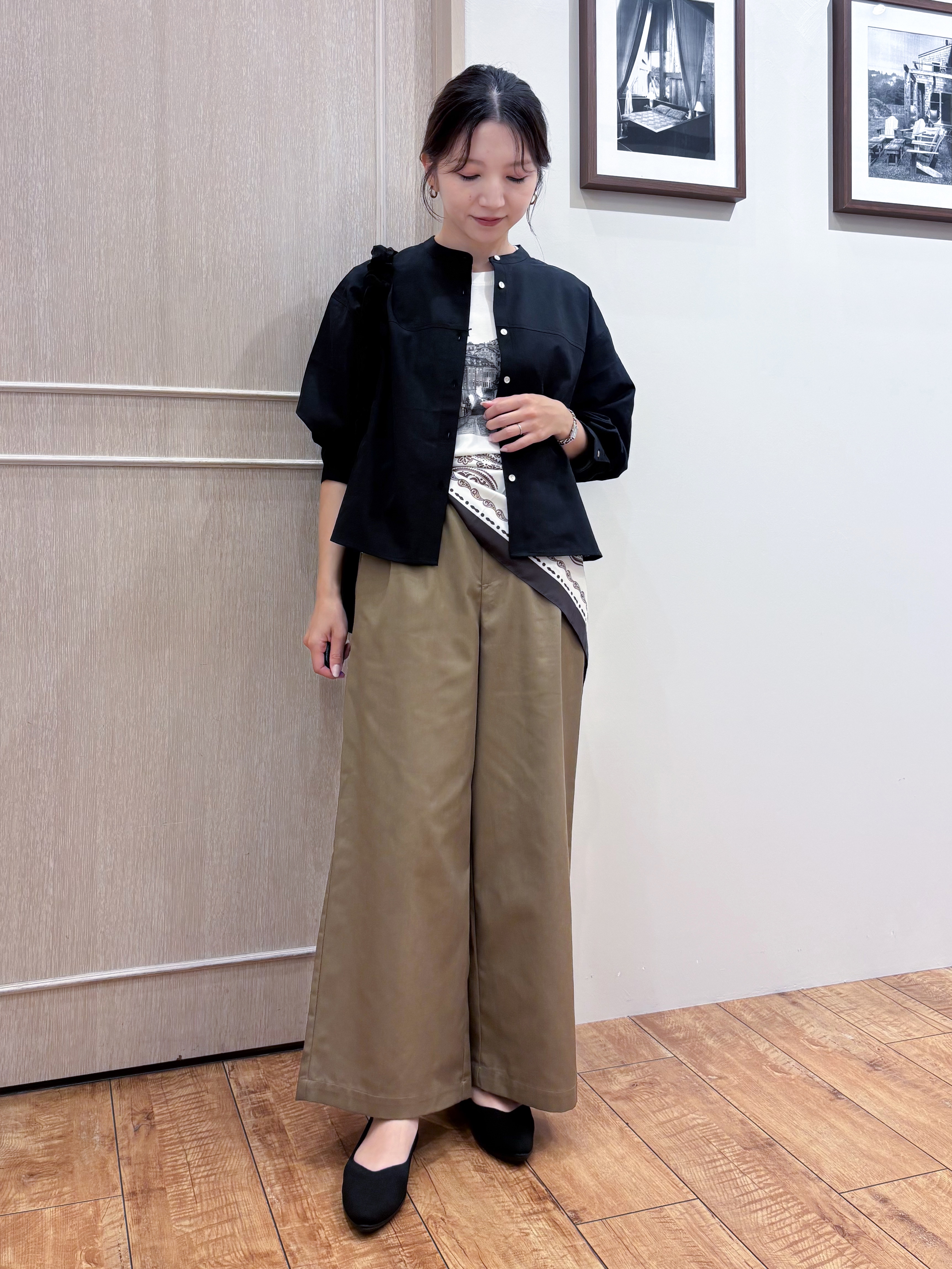 なみさんの「SHOO･LA･RUE｜【通気性〇/S-LL/洗濯機可】さらりと心地よい。ノーカラーシャツ」を使ったコーディネート