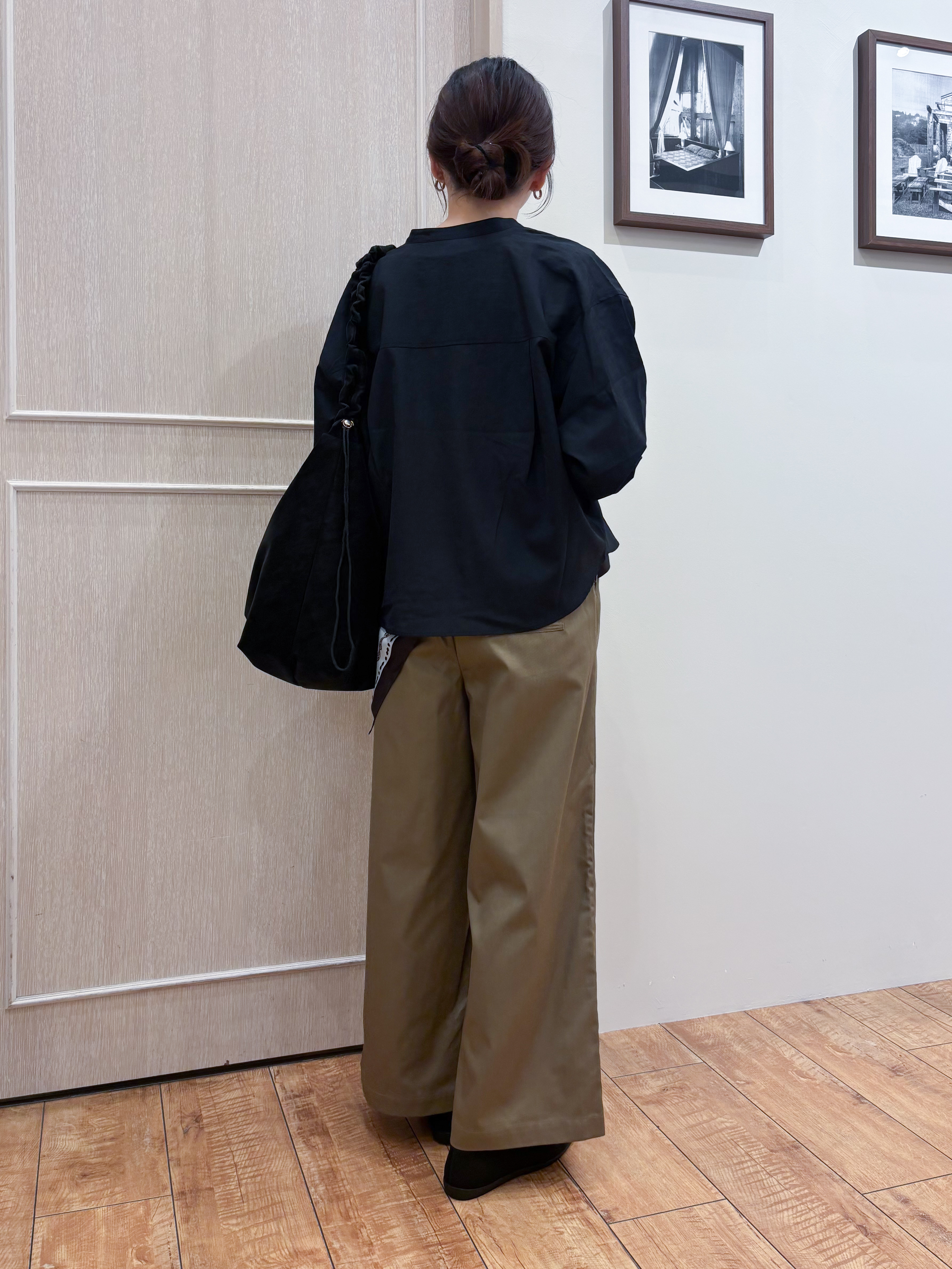 なみさんの「SHOO･LA･RUE｜【通気性〇/S-LL/洗濯機可】さらりと心地よい。ノーカラーシャツ」を使ったコーディネート