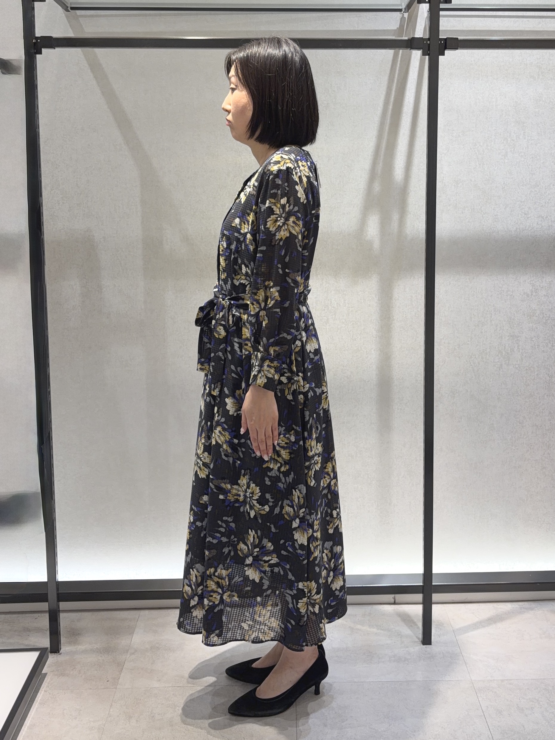 わたなべさんの「UNTITLED｜【秋映え/花柄】フラワープリントワンピース」を使ったコーディネート