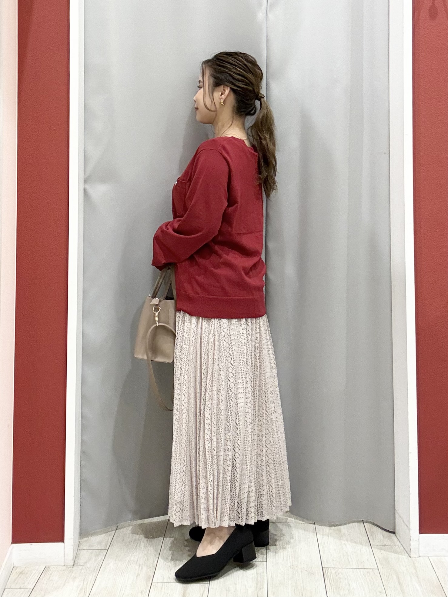 shioさんの「SHOO･LA･RUE｜【洗濯機可/S-LL】金ボタンが上品に。さらさらタッチカーディガン」を使ったコーディネート