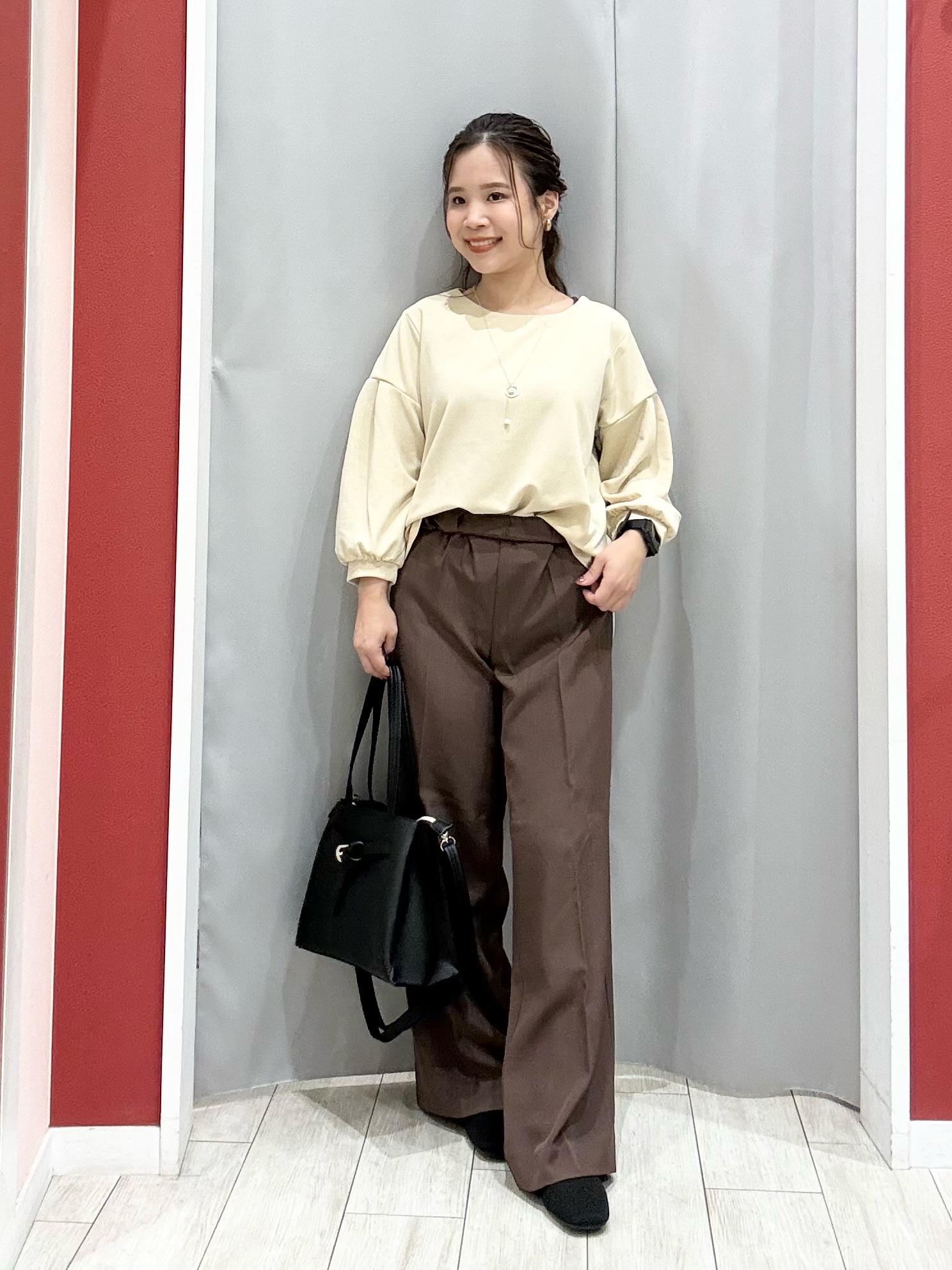 shioさんの「SHOO･LA･RUE｜【着丈選べる/2点セット】ネックレス付き やわらか8分袖ブラウス」を使ったコーディネート