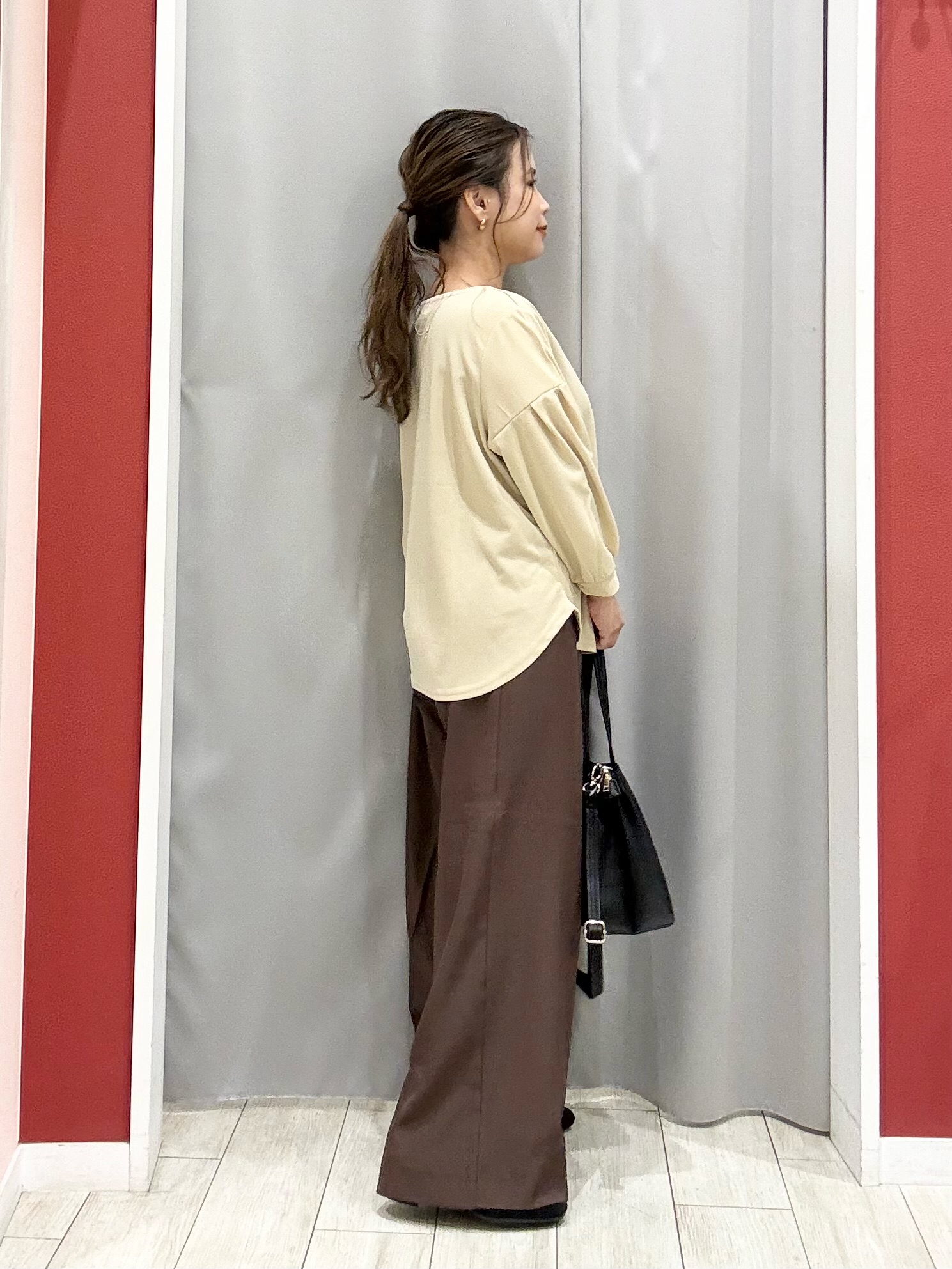 shioさんの「SHOO･LA･RUE｜【着丈選べる/2点セット】ネックレス付き やわらか8分袖ブラウス」を使ったコーディネート