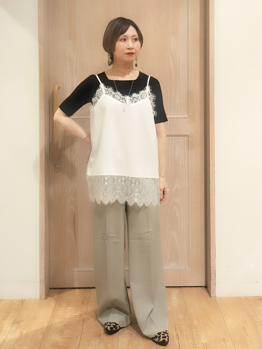 YUKIさんの「SHOO･LA･RUE｜【洗濯後しわになりにくい/S-LL】キーネック金ボタンポケットシャツ」を使ったコーディネート